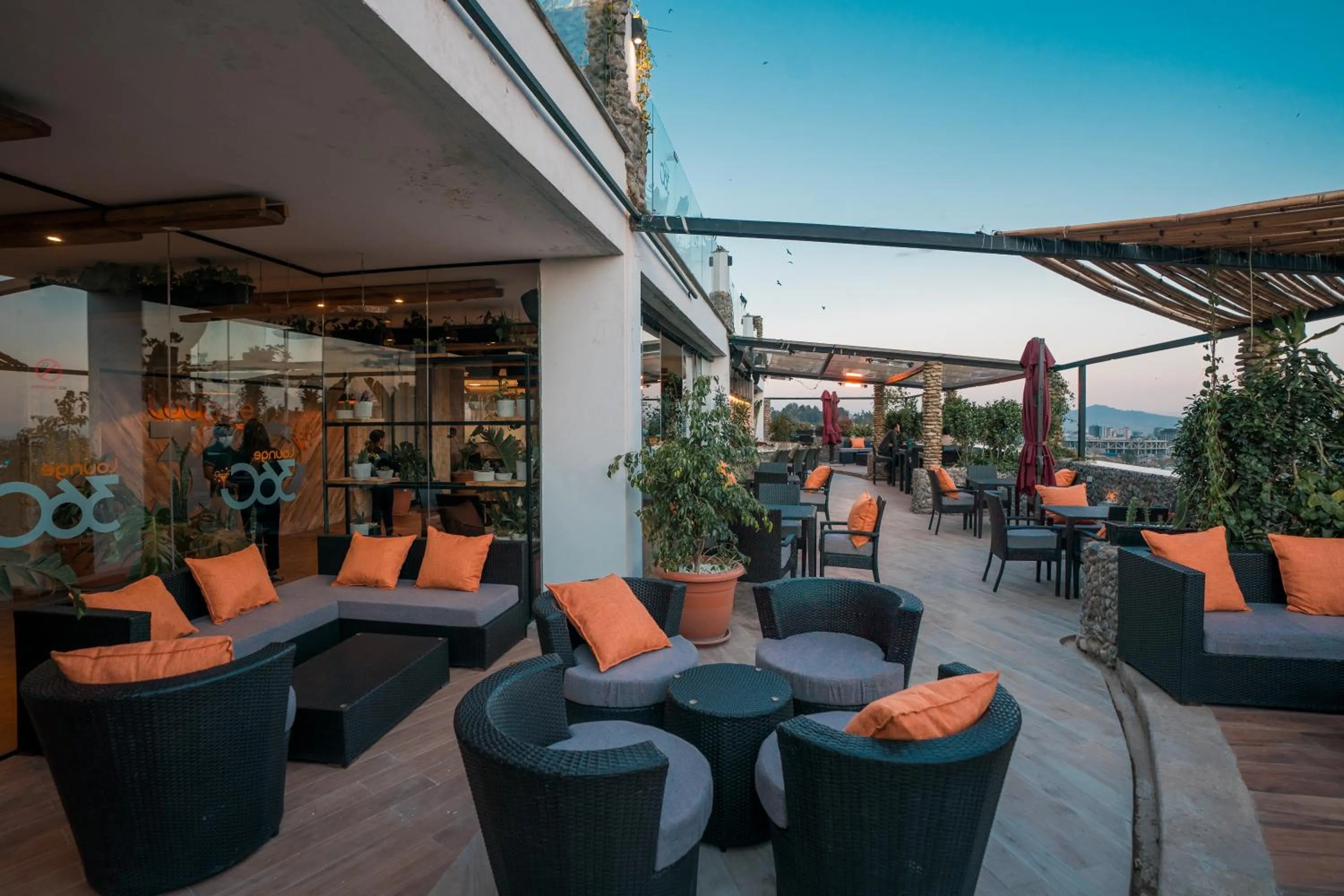 Restaurant/places to eat in Monarch Hotel