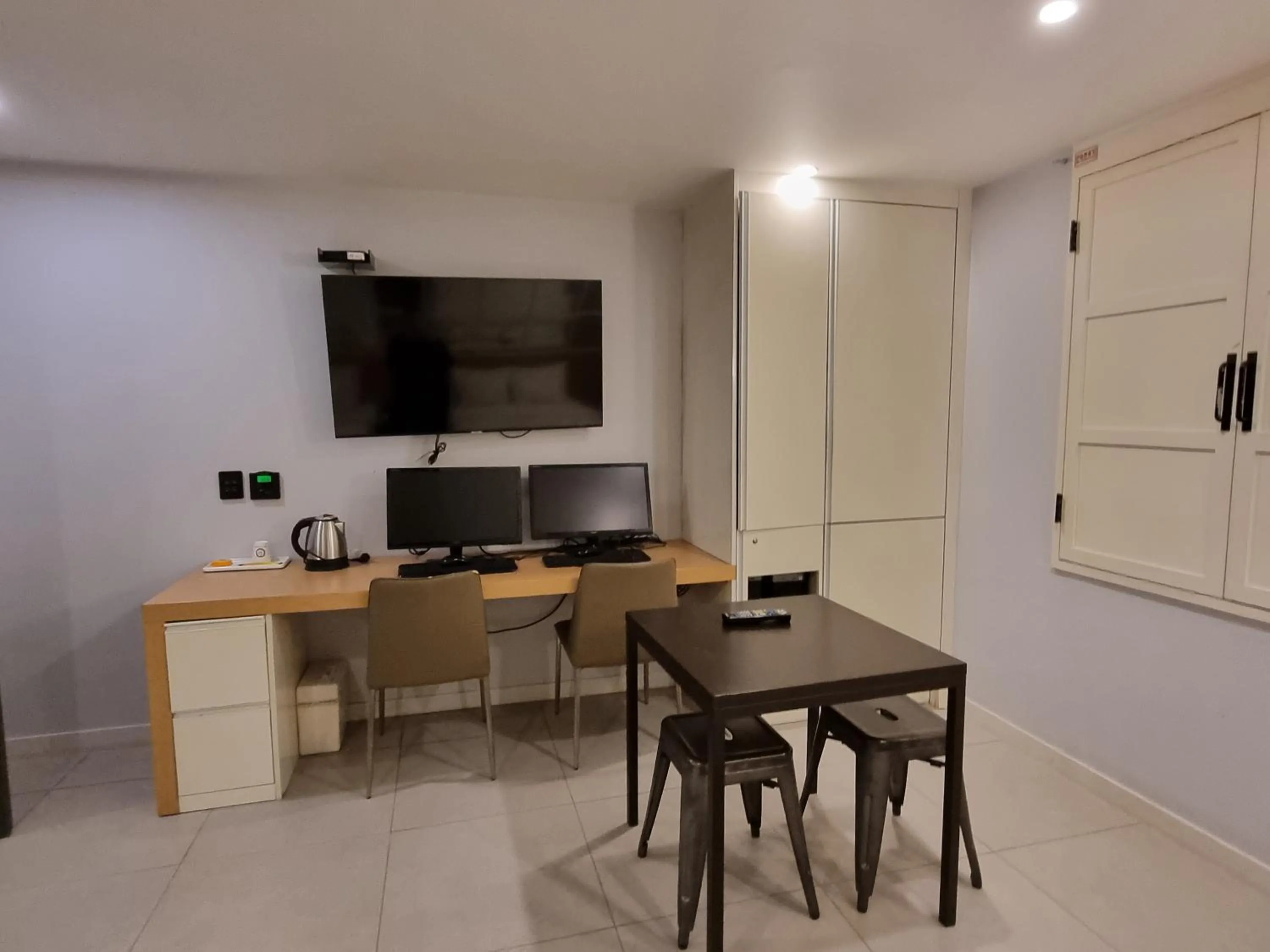 TV and multimedia in Jamsil Funny Hotel