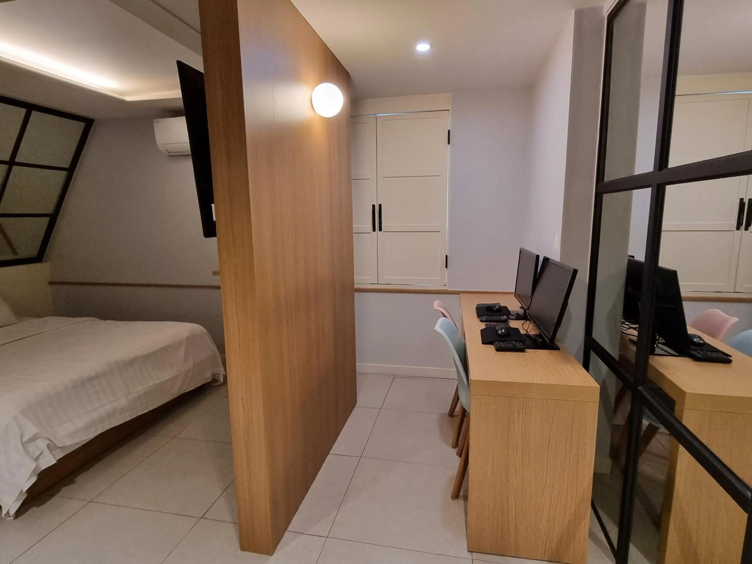 TV and multimedia, Bed in Jamsil Funny Hotel