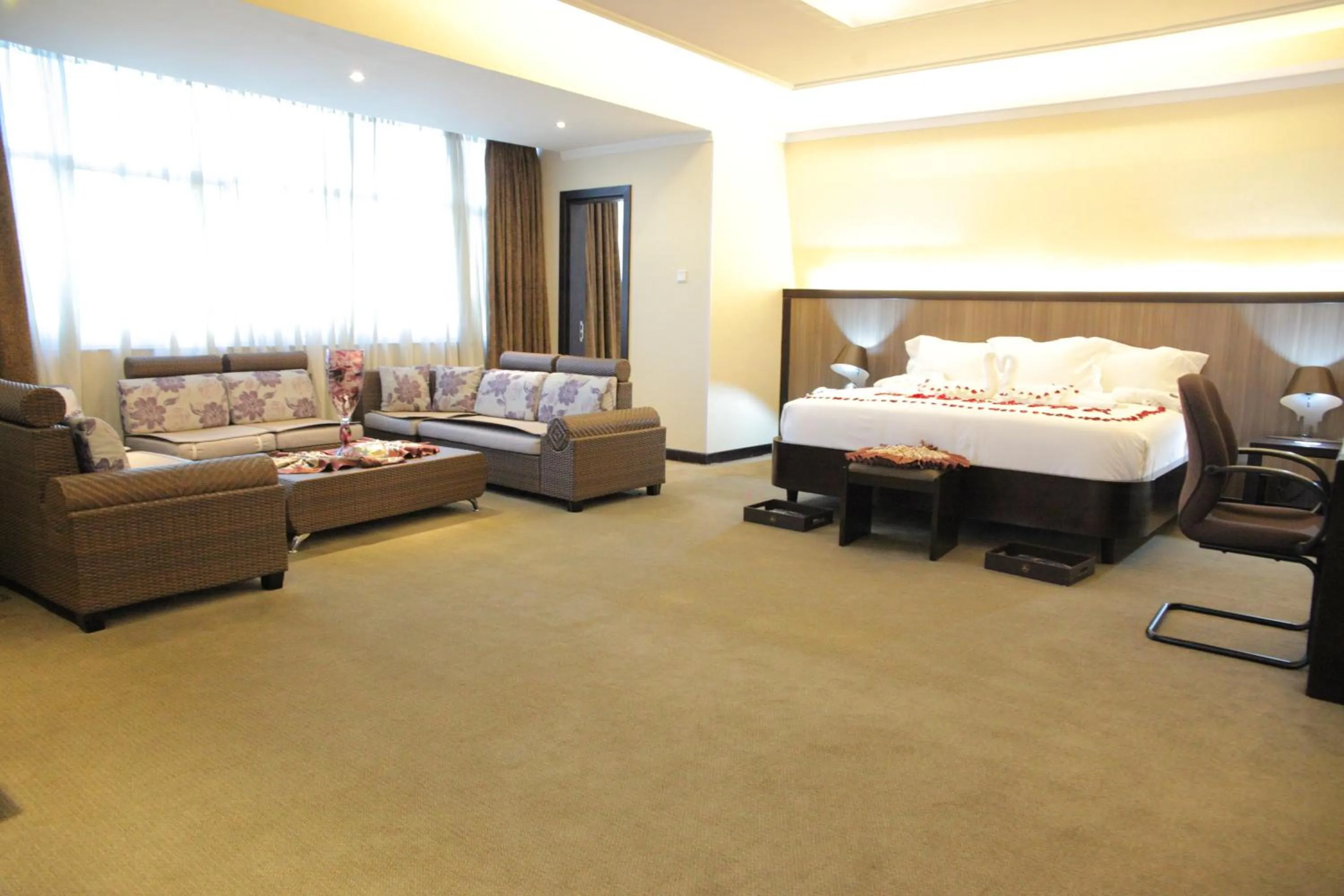 Photo of the whole room, Bed in Elilly International Hotel