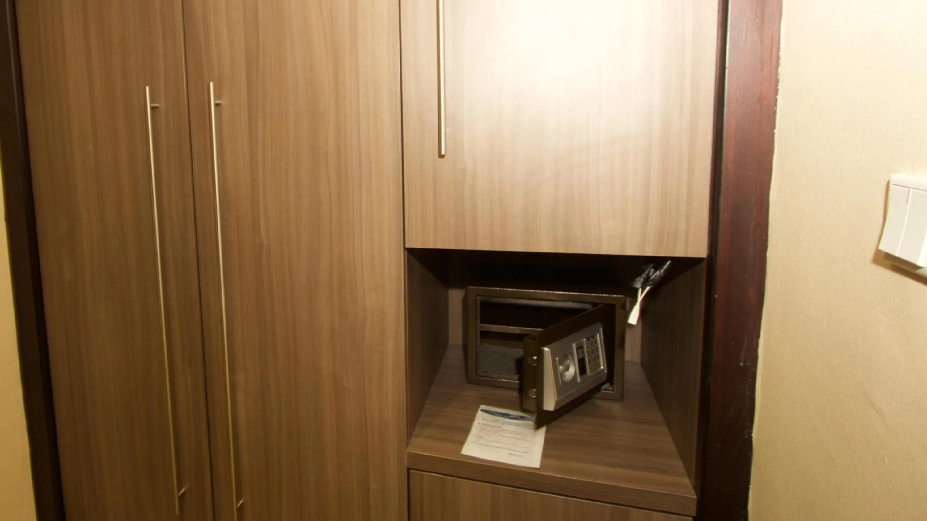 safe in Elilly International Hotel