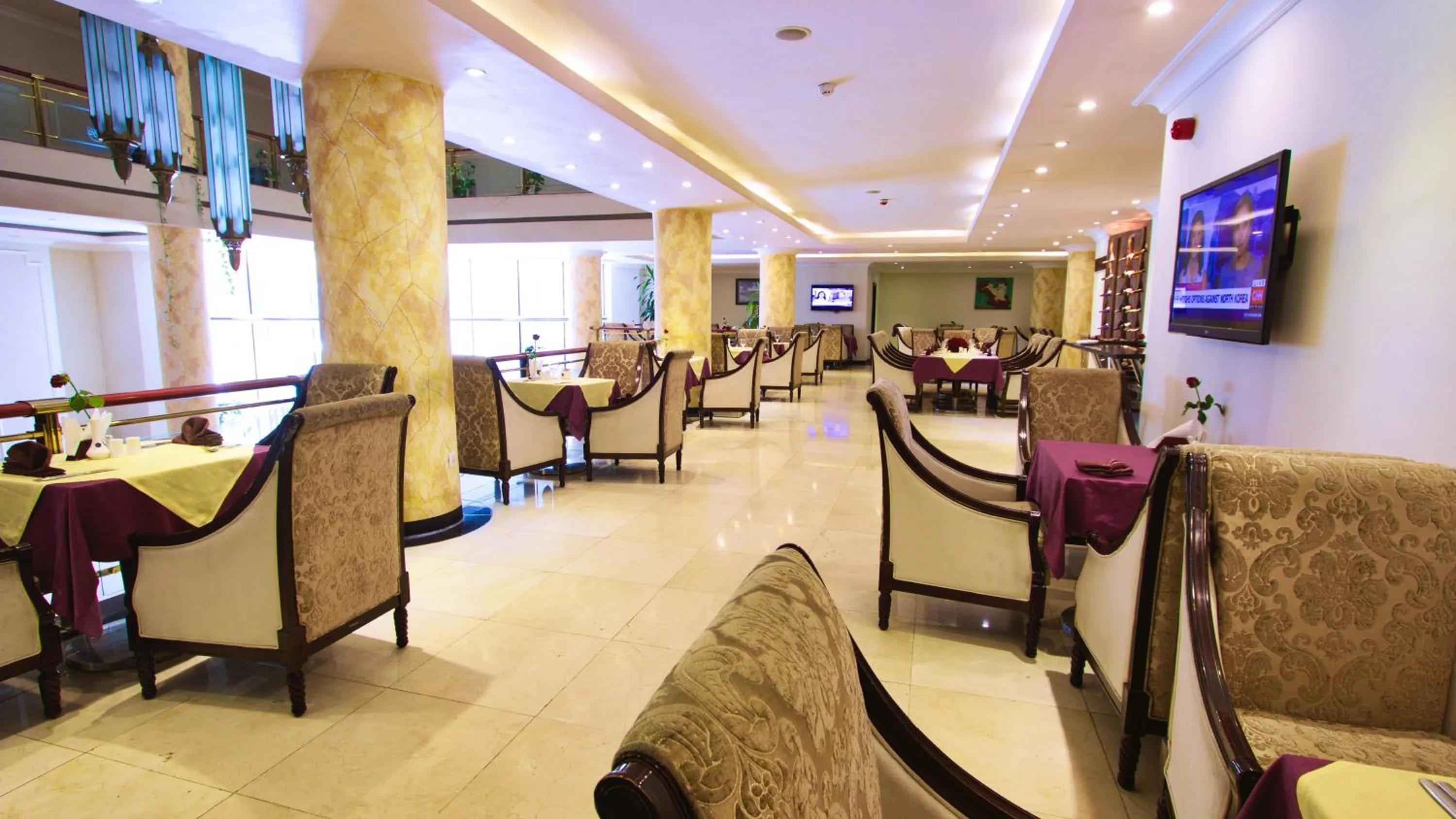 Restaurant/places to eat in Elilly International Hotel