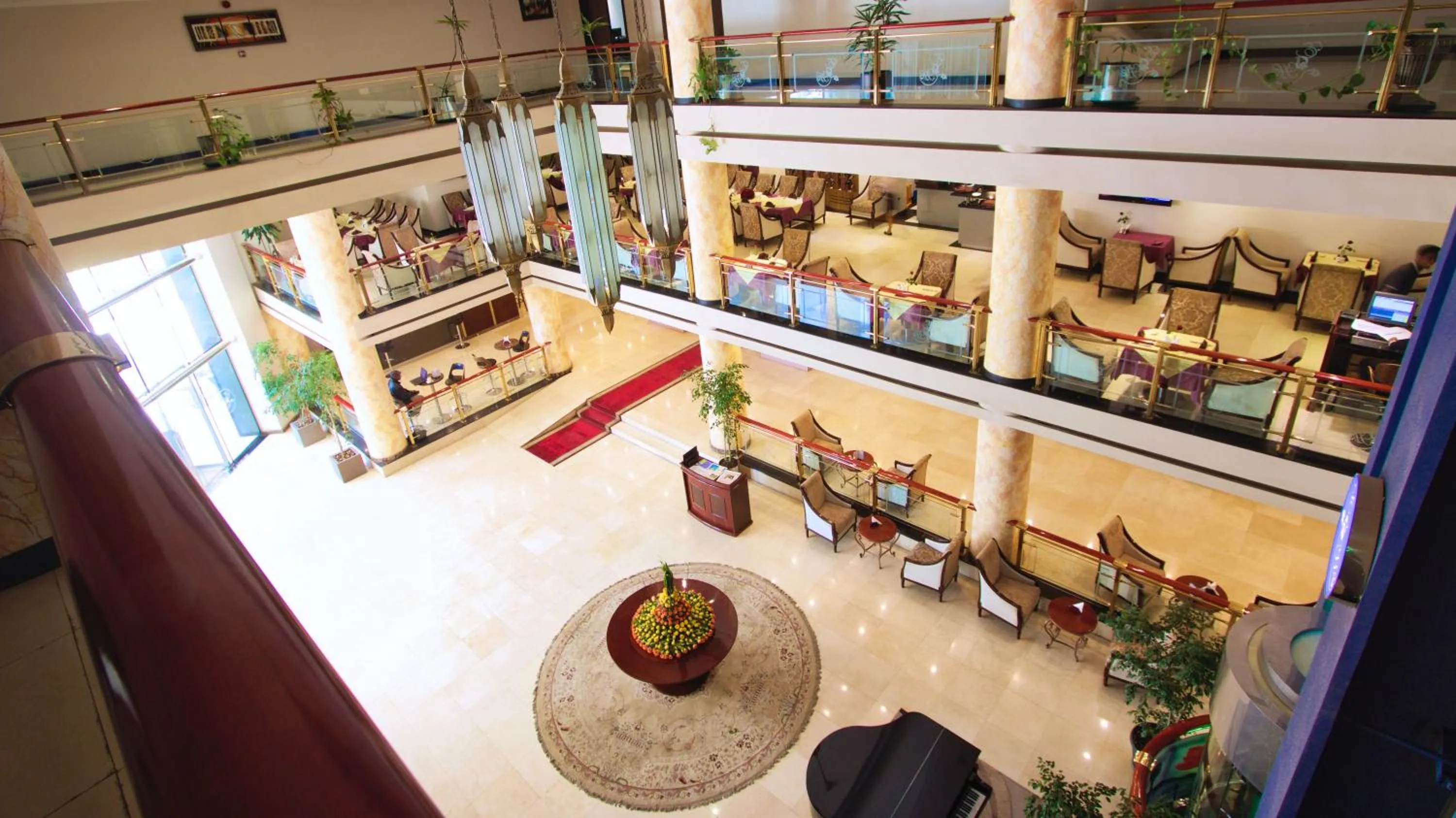 Food and drinks in Elilly International Hotel