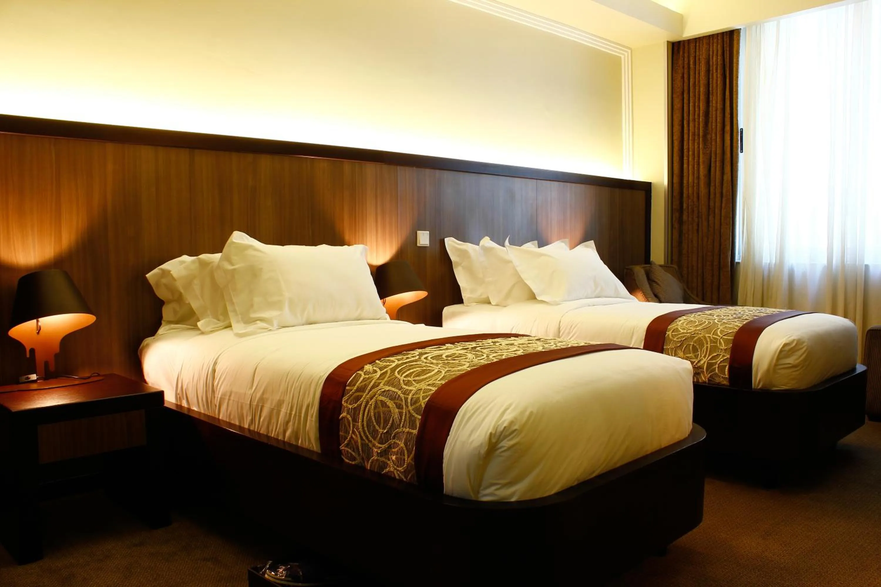 Bedroom, Bed in Elilly International Hotel