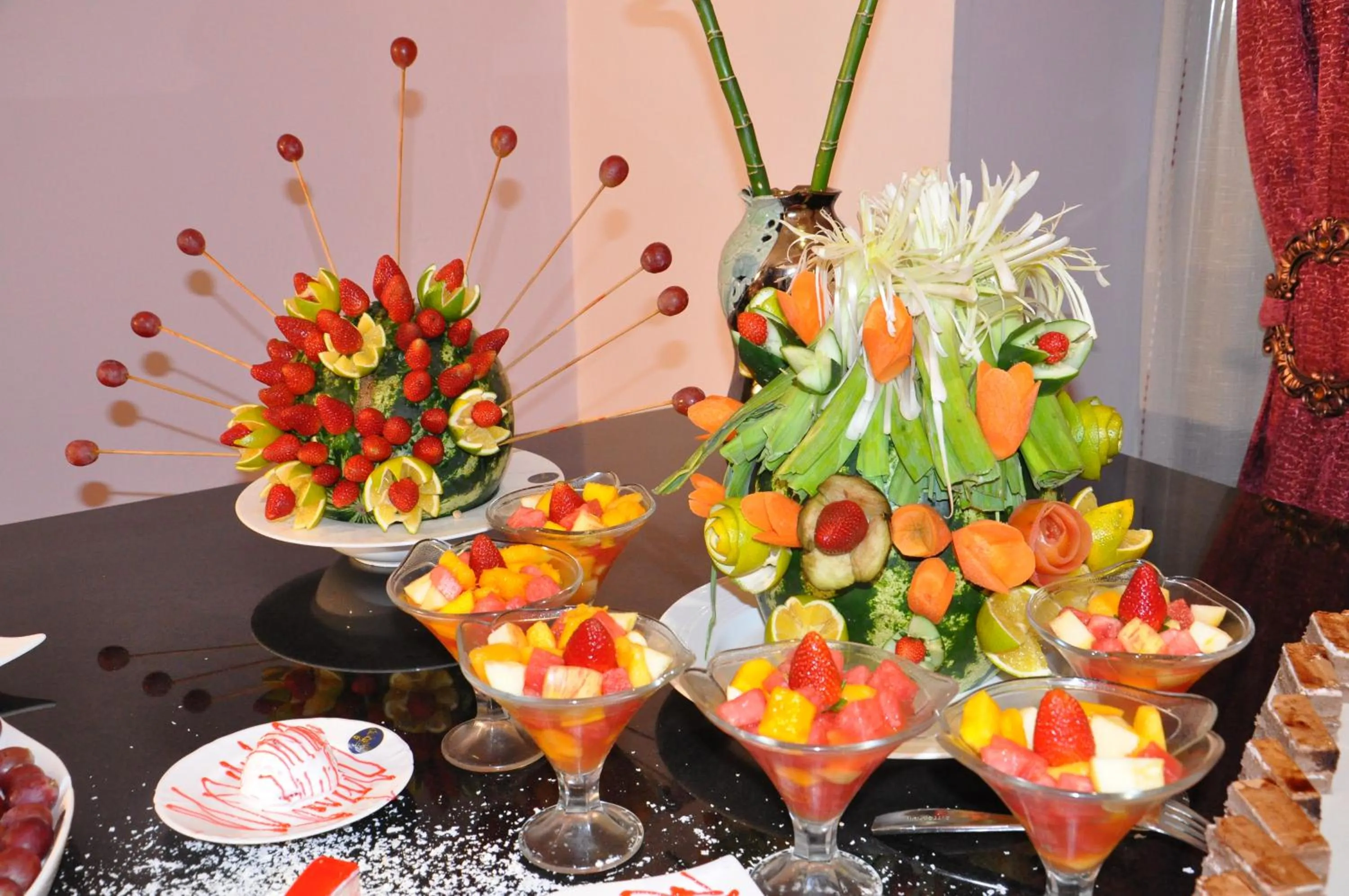 Restaurant/places to eat in Elilly International Hotel