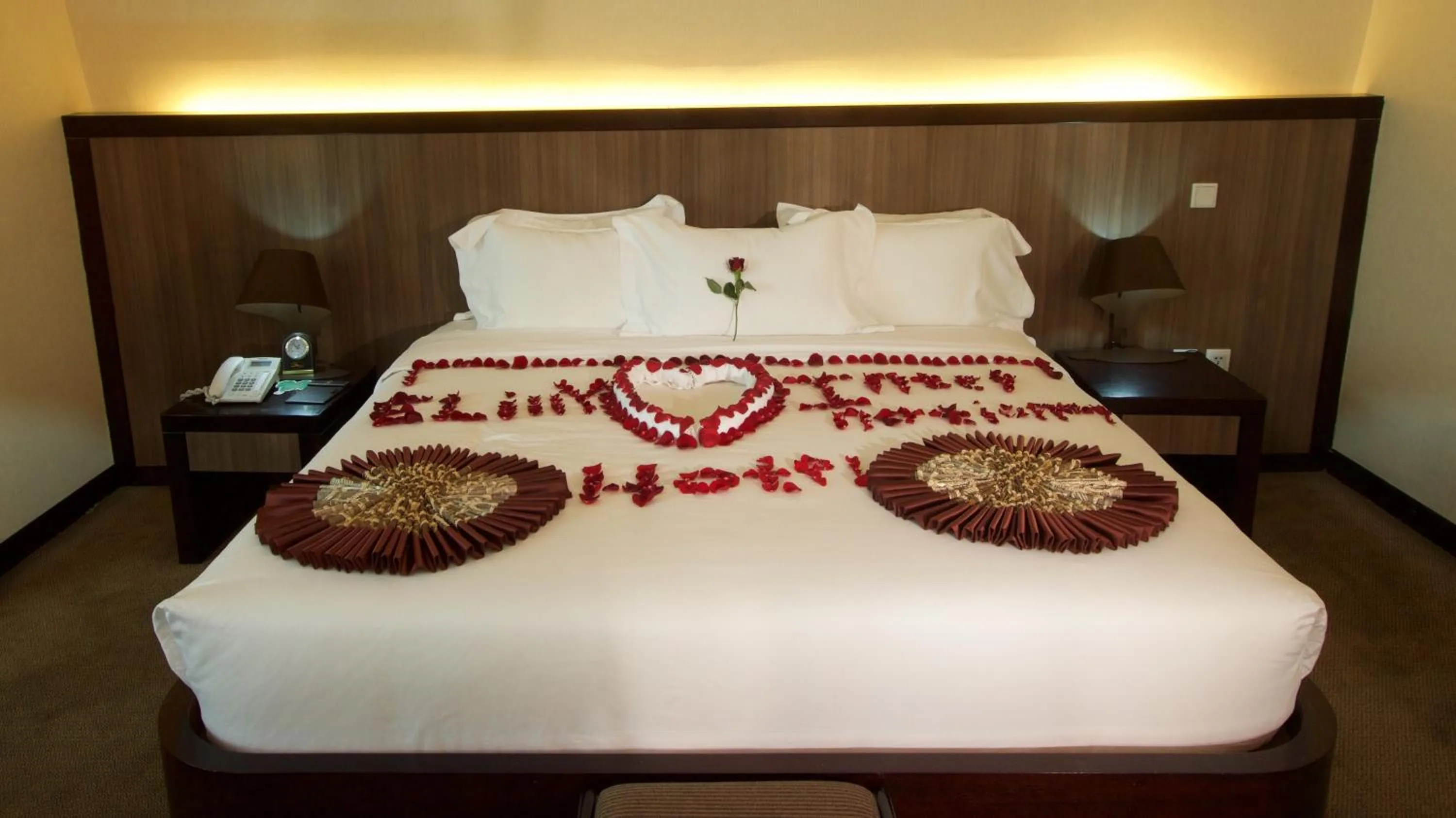 Bed in Elilly International Hotel