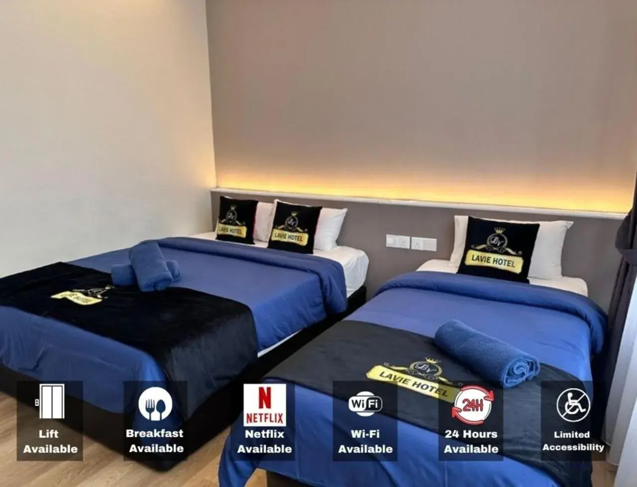 Triple Room in Hotel Lavie at Centrum Triple Room in Hotel Lavie at Centrum