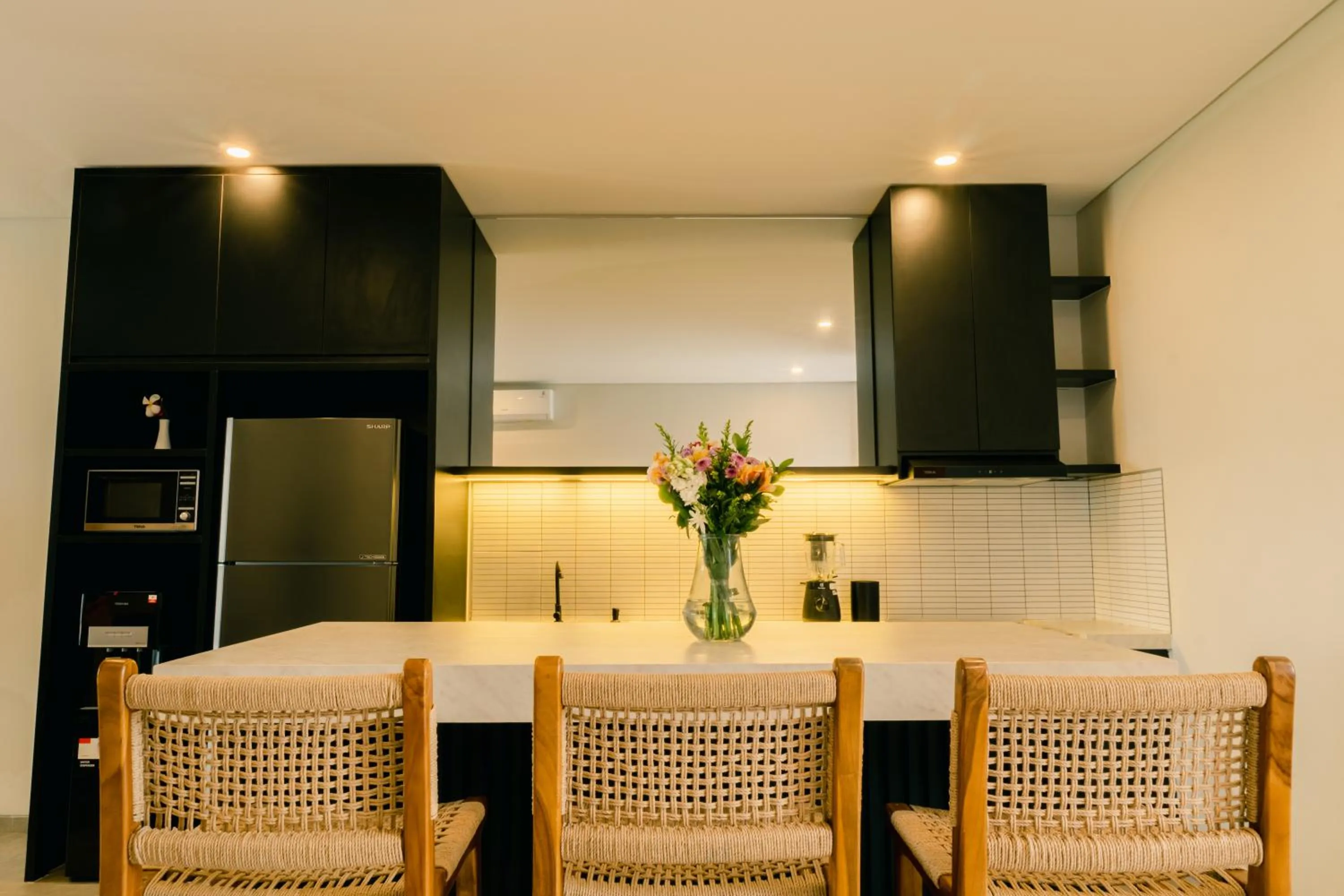 Kitchen or kitchenette in The Menuai Bali Villas Canggu