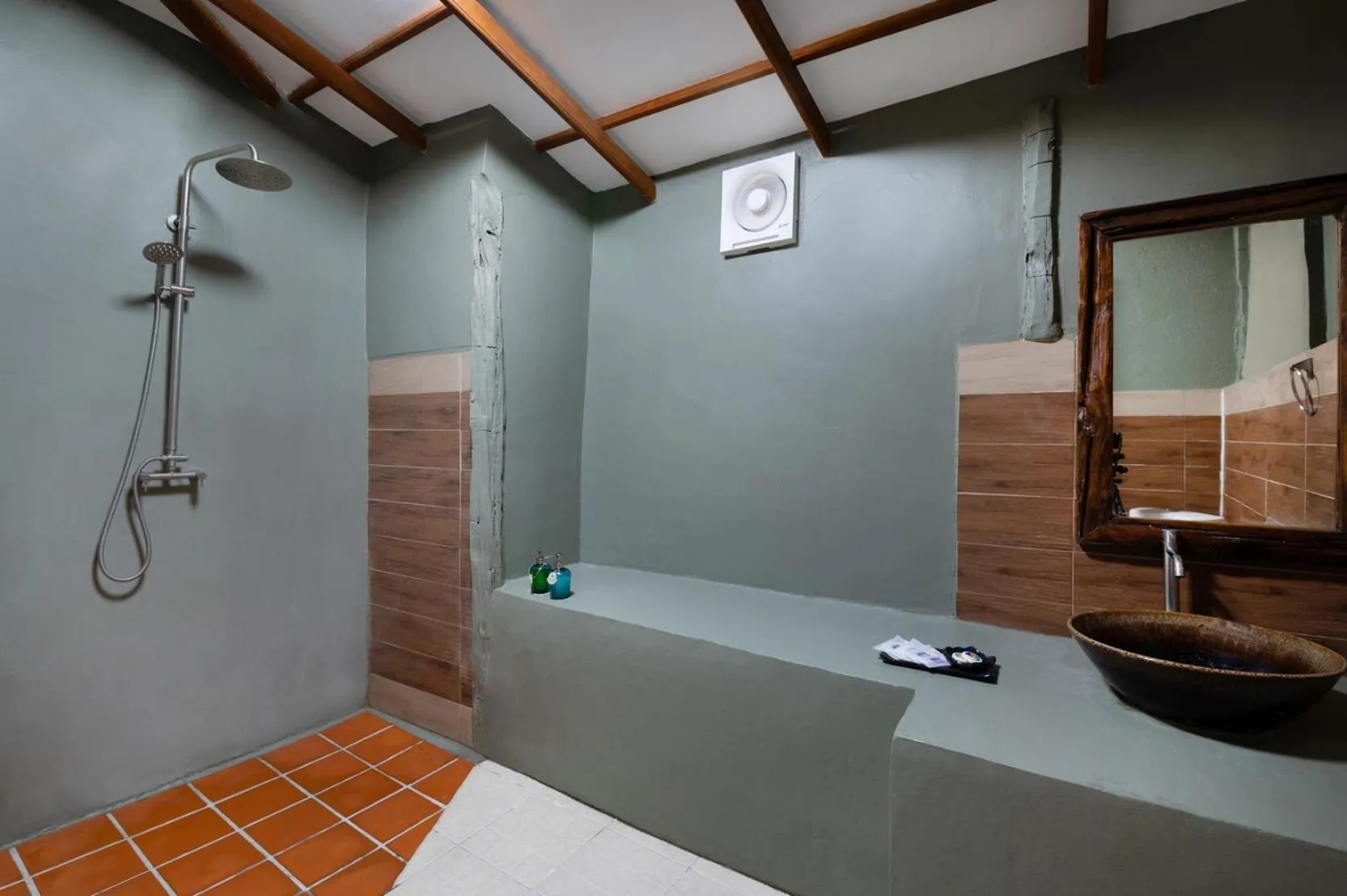 Shower in Captain Hook Resort @Koh Kood