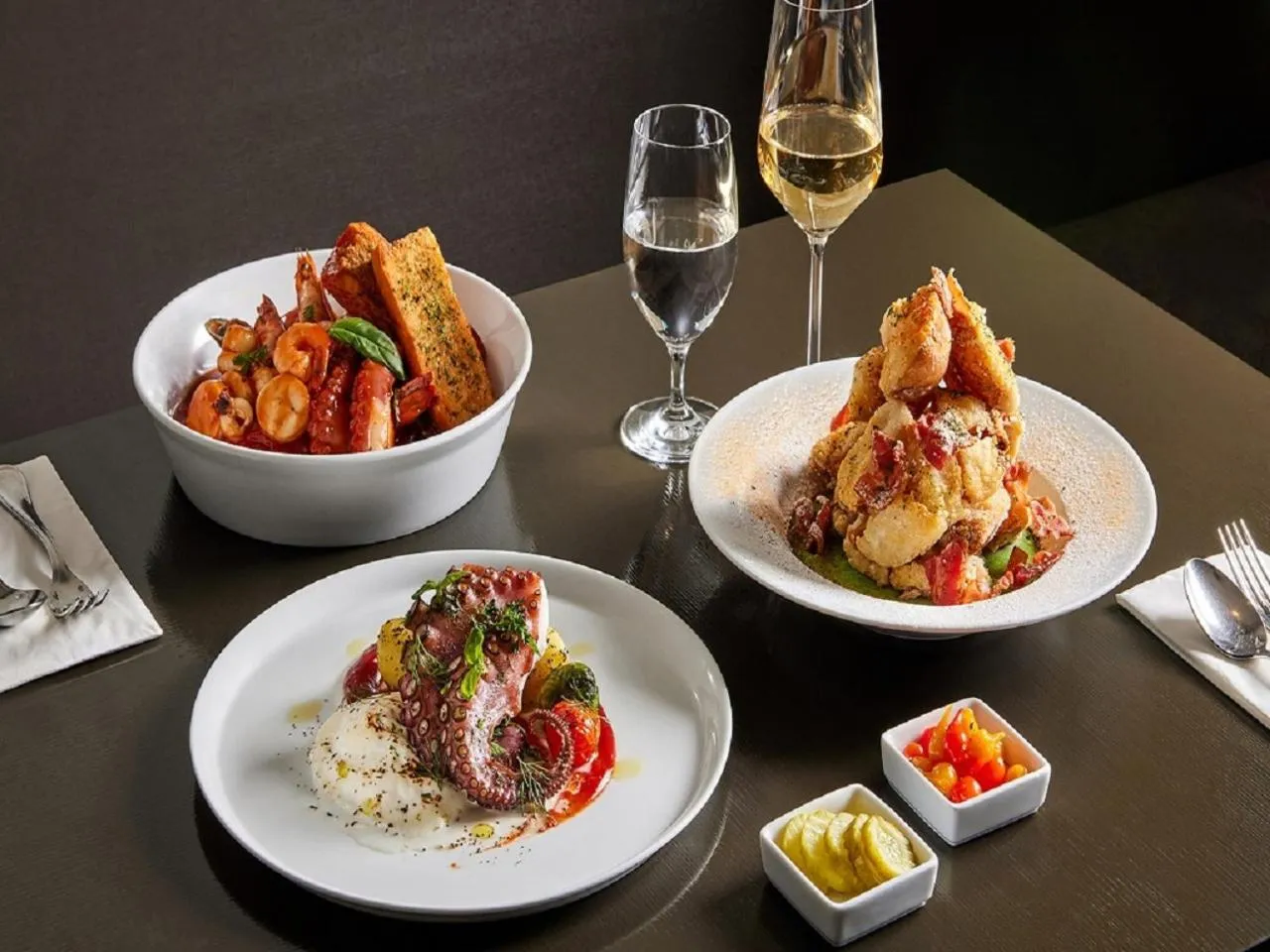 Restaurant/places to eat in Shilla Stay Jeonju Hanok Village