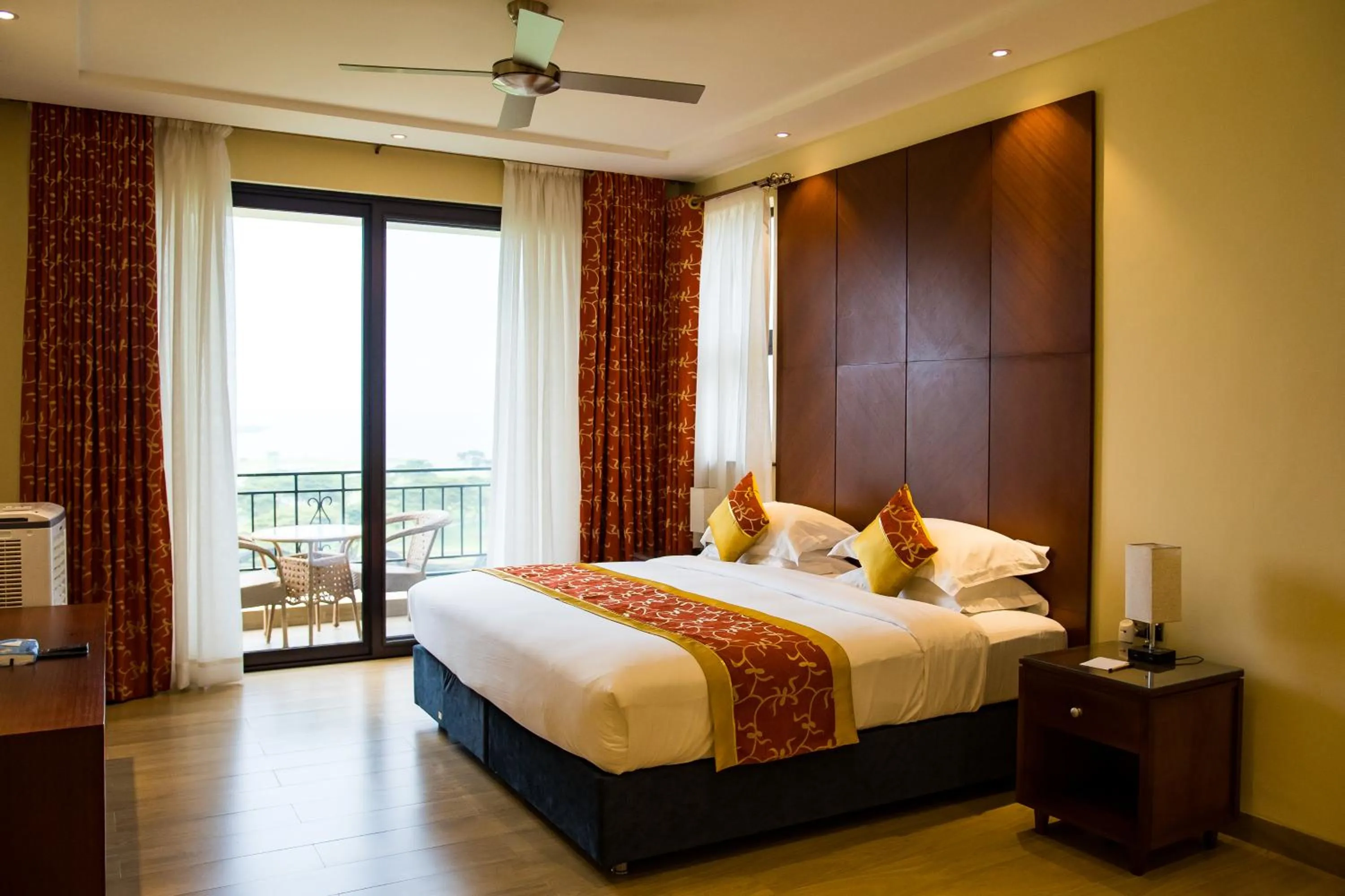 Bed in Lake Victoria Serena Golf Resort & Spa