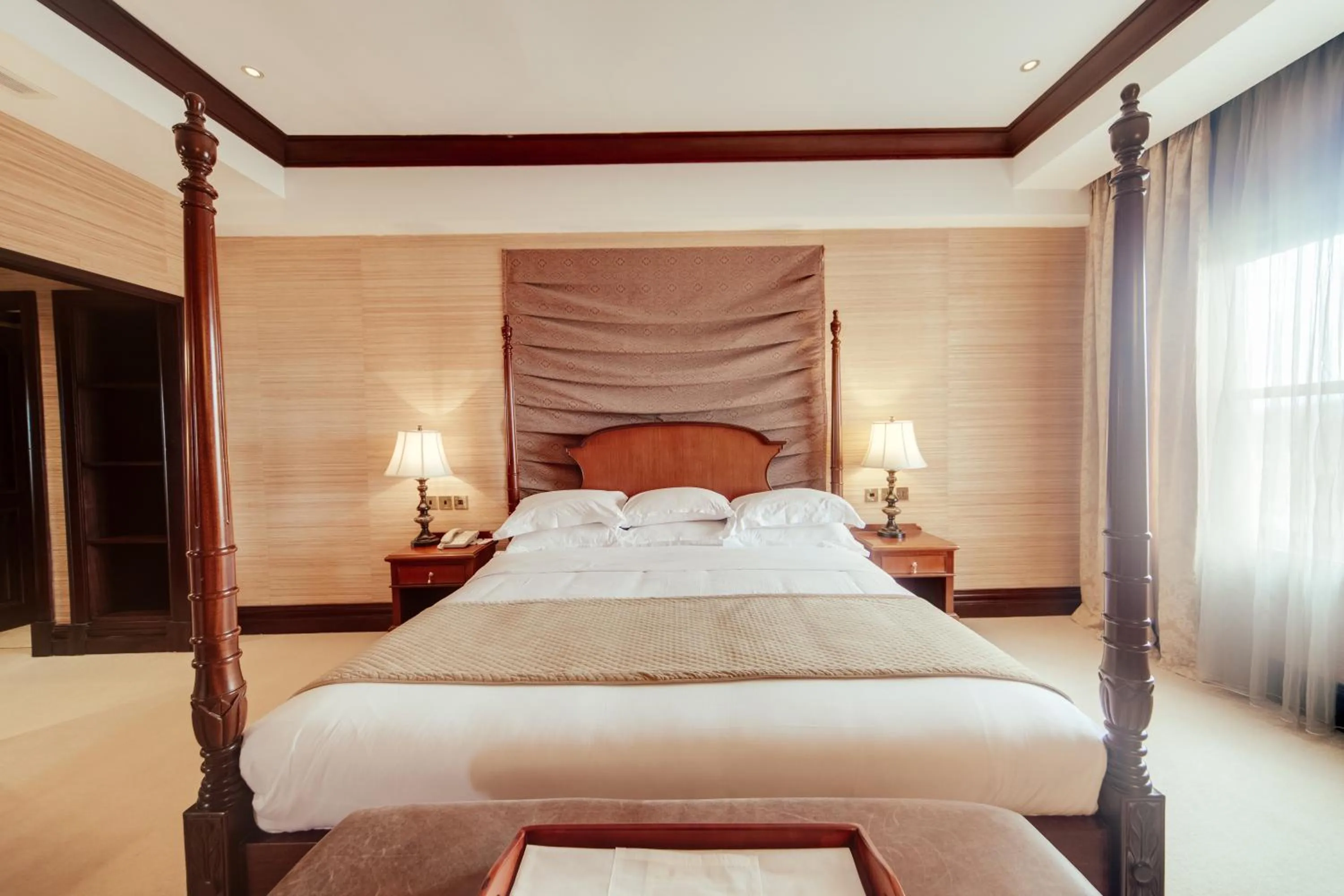Bed in Lake Victoria Serena Golf Resort & Spa