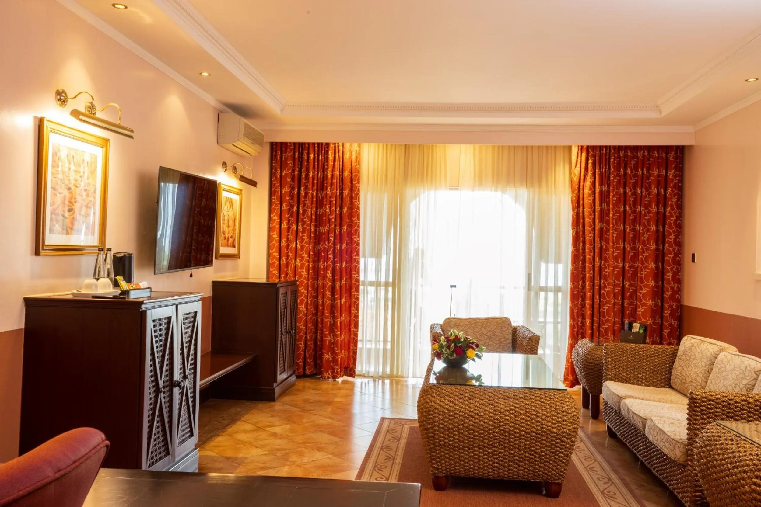 Living room in Lake Victoria Serena Golf Resort & Spa