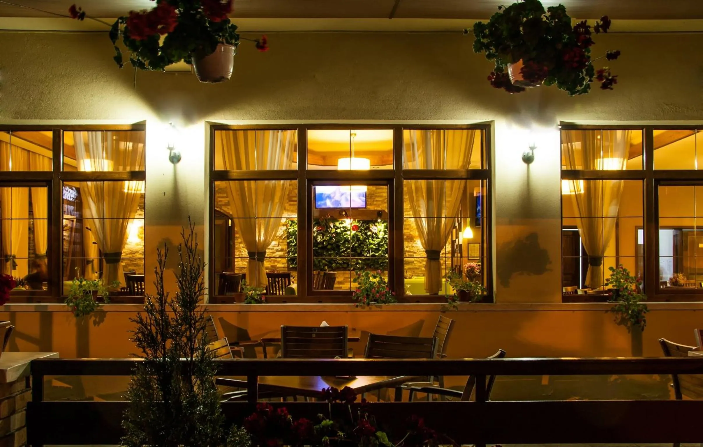 Restaurant/places to eat in Hotel Riviera