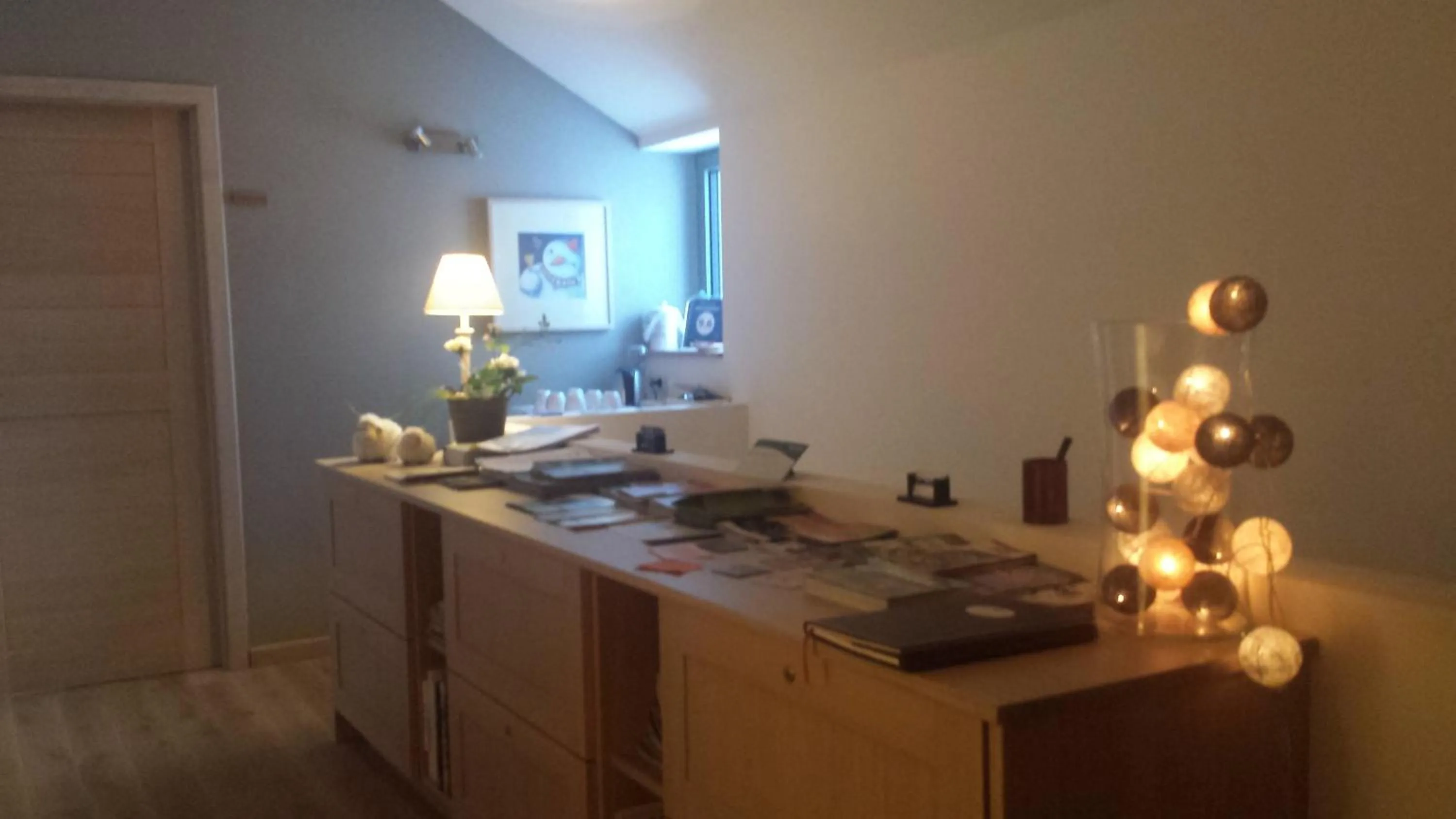 Library in B&B La Chabetaine