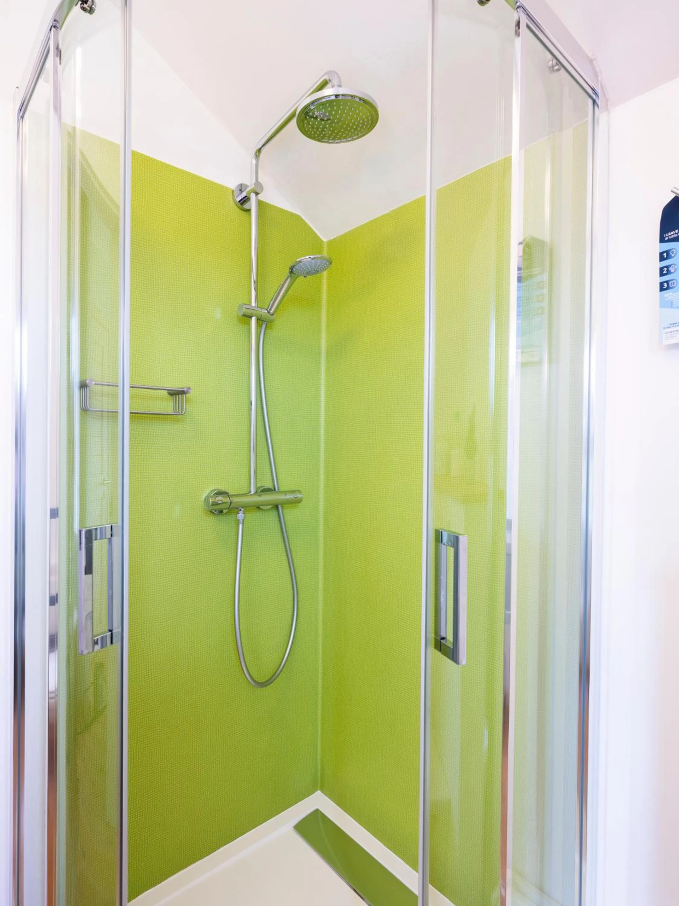 Shower in B&B La Chabetaine