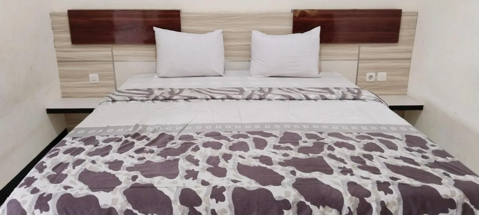 Bed in Hotel Kudus Permata