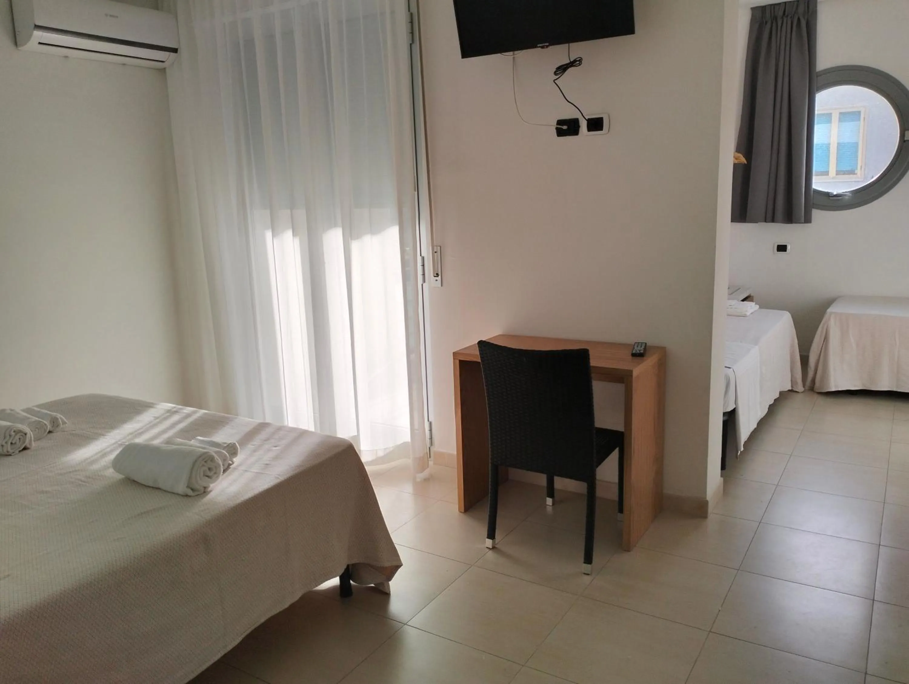 Bedroom, Bed in Hotel Riviera