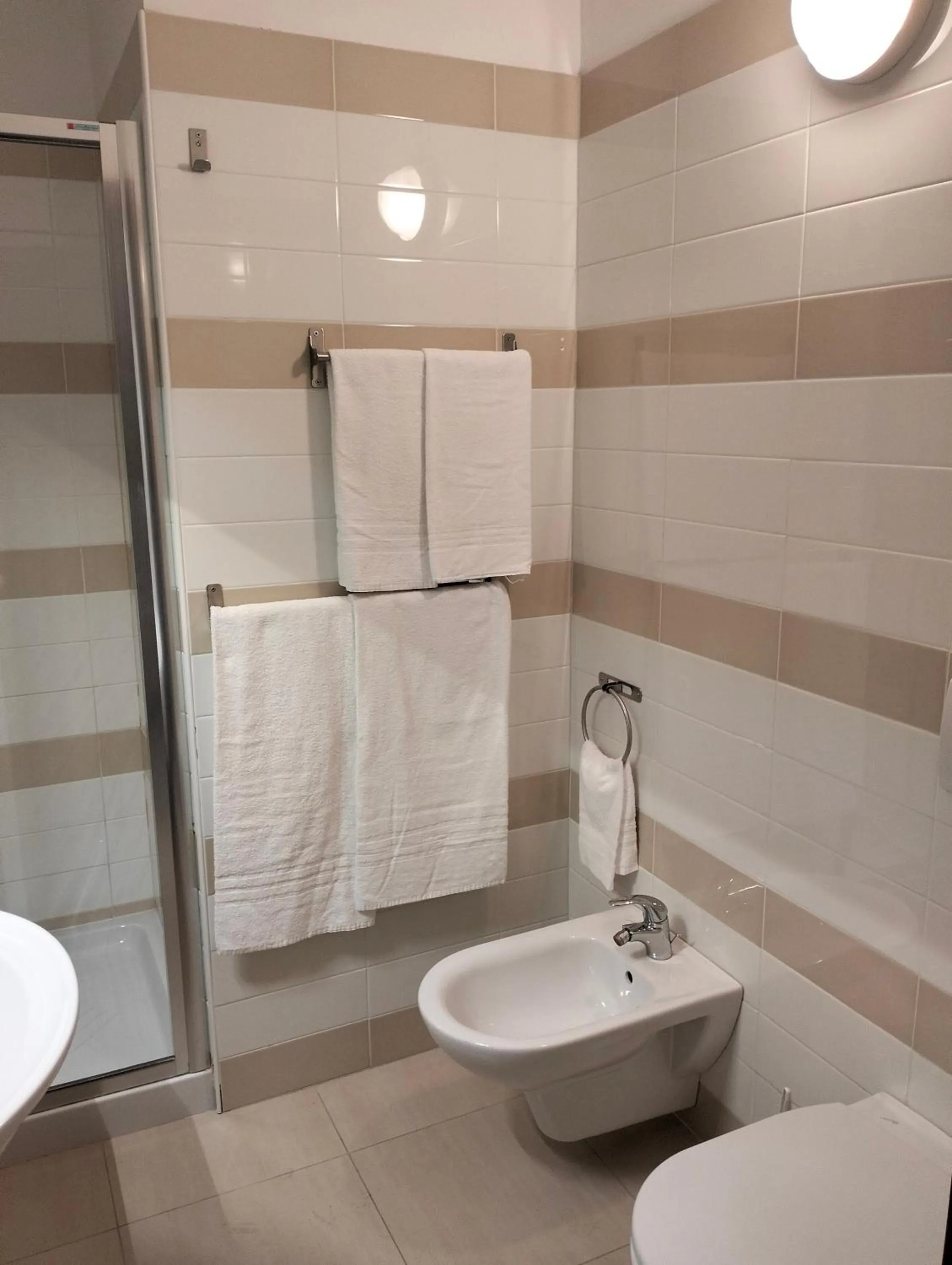 Shower in Hotel Riviera