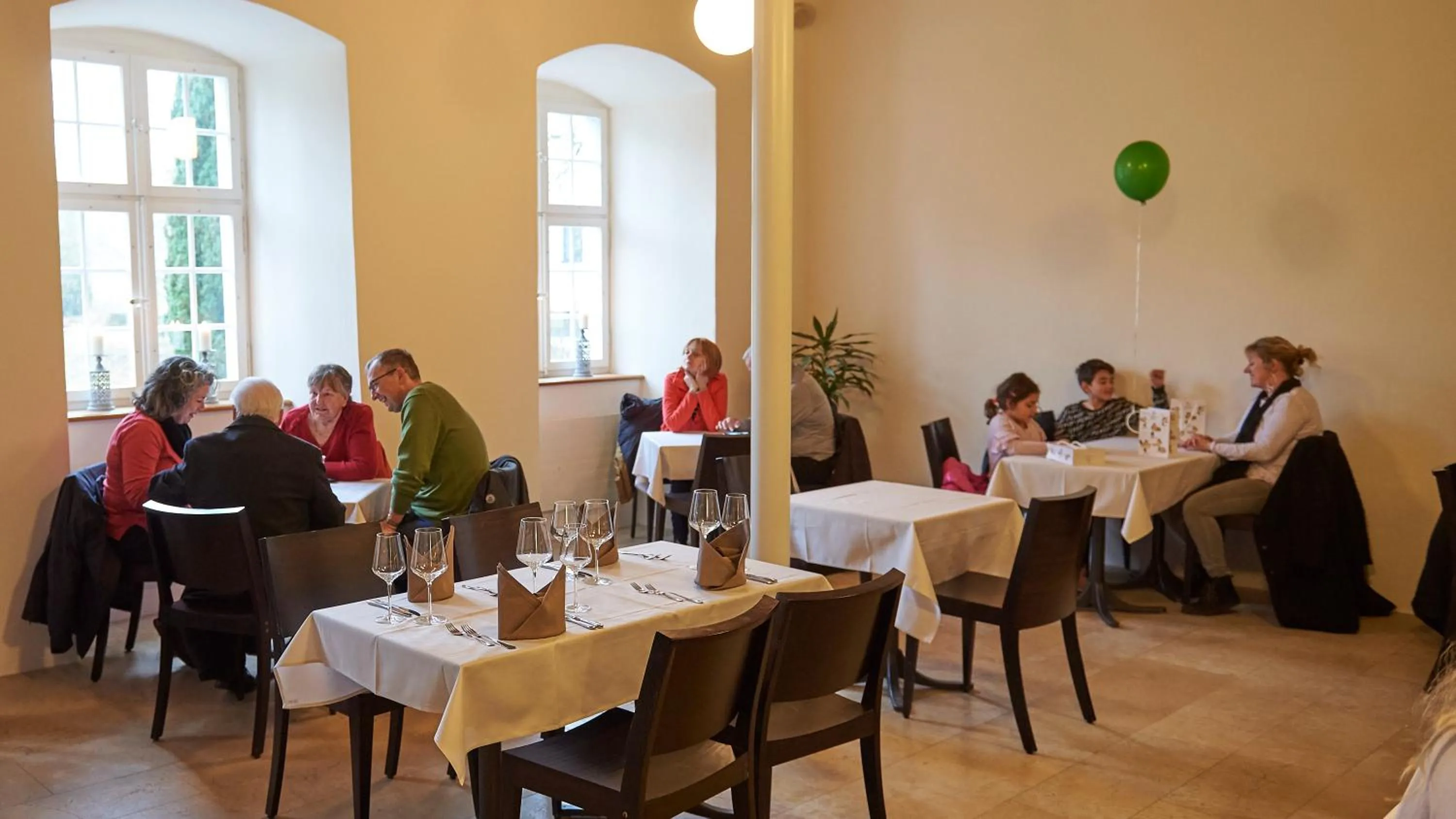 Restaurant/places to eat in Klosterhotel Kreuz