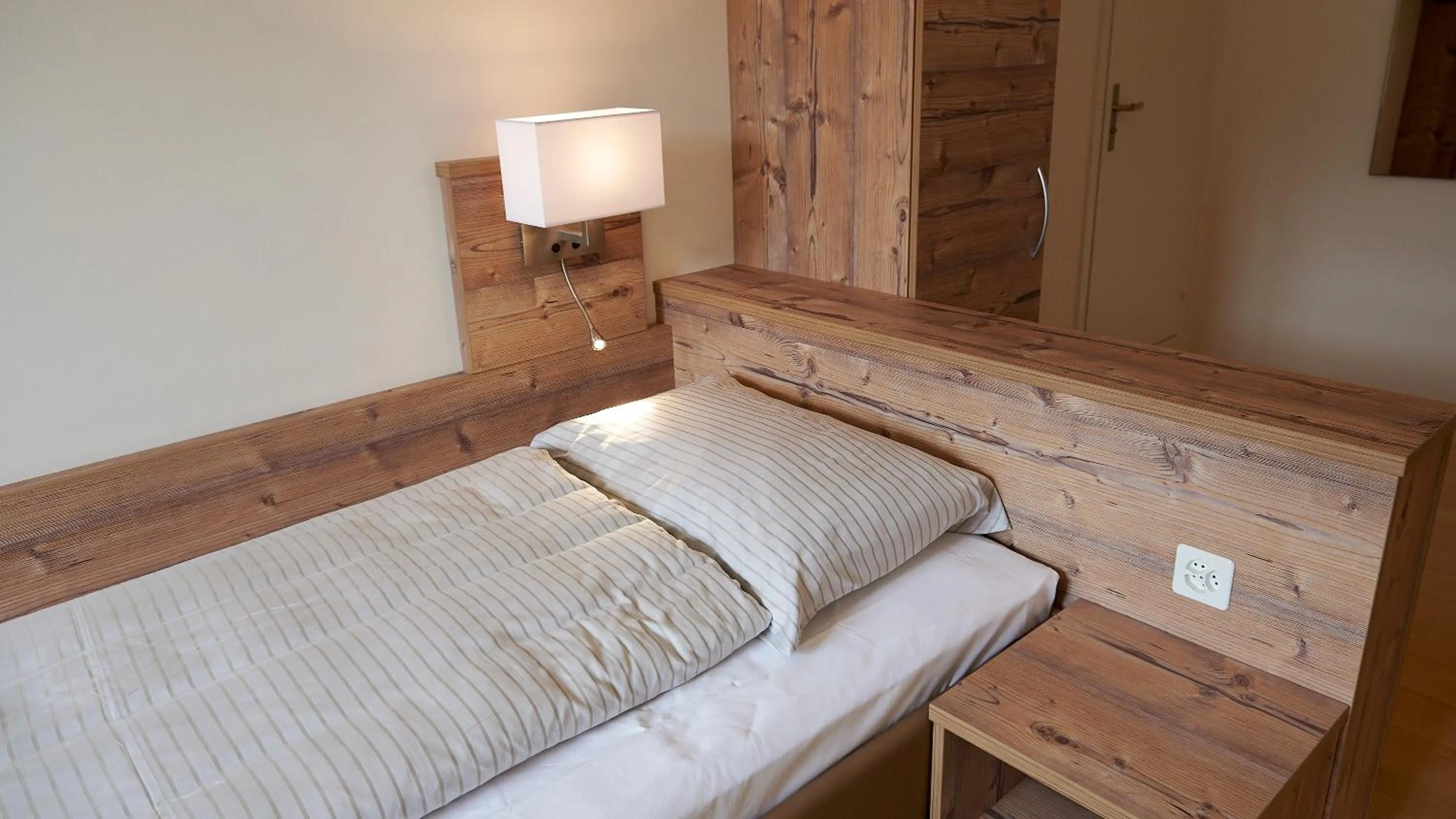 Bed in Klosterhotel Kreuz