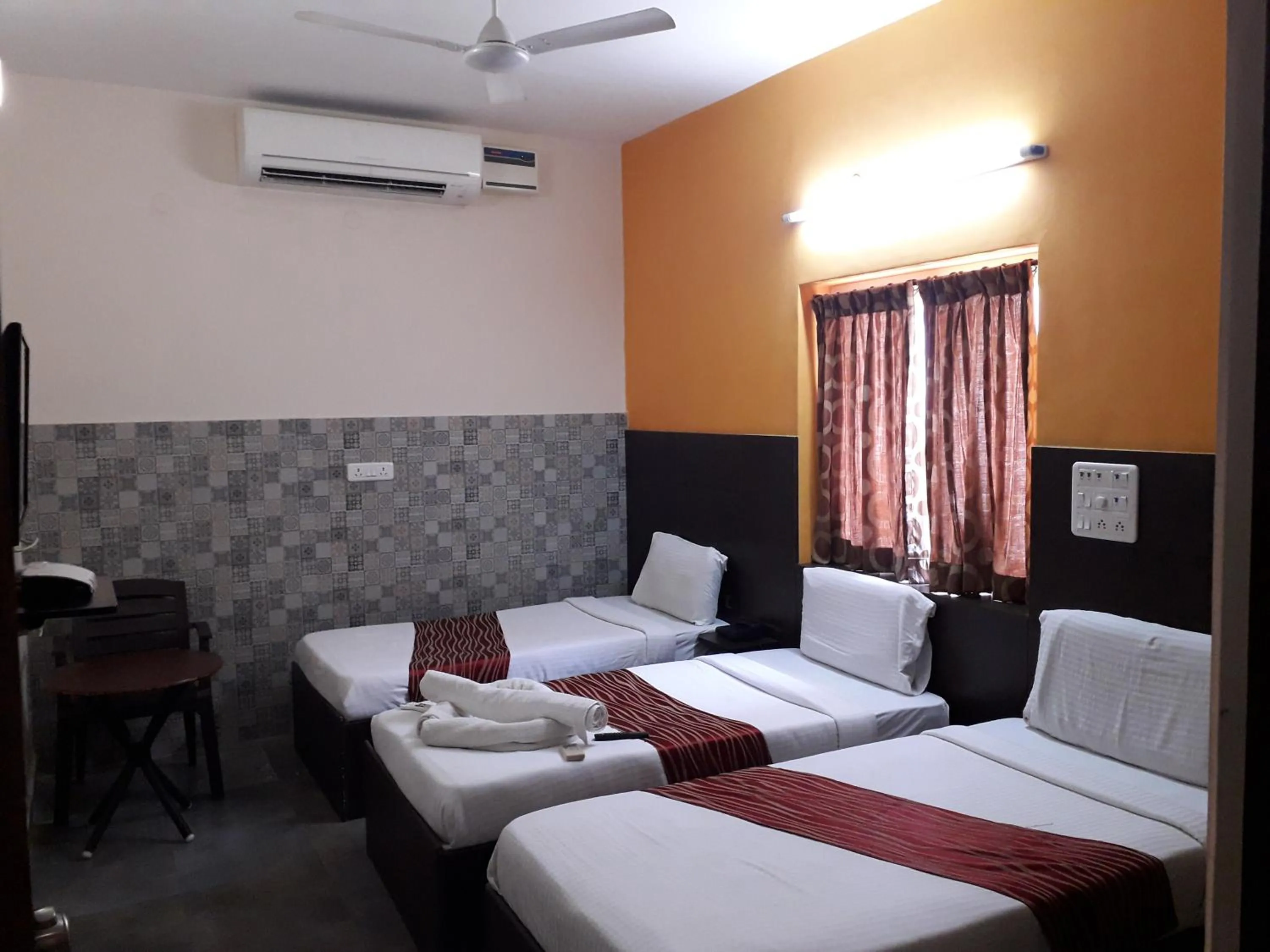 Bedroom, Bed in Season 4 Residences -Thiruvanmiyur Near Tidel park Apollo Proton cancer center and IIT Madras Research Park