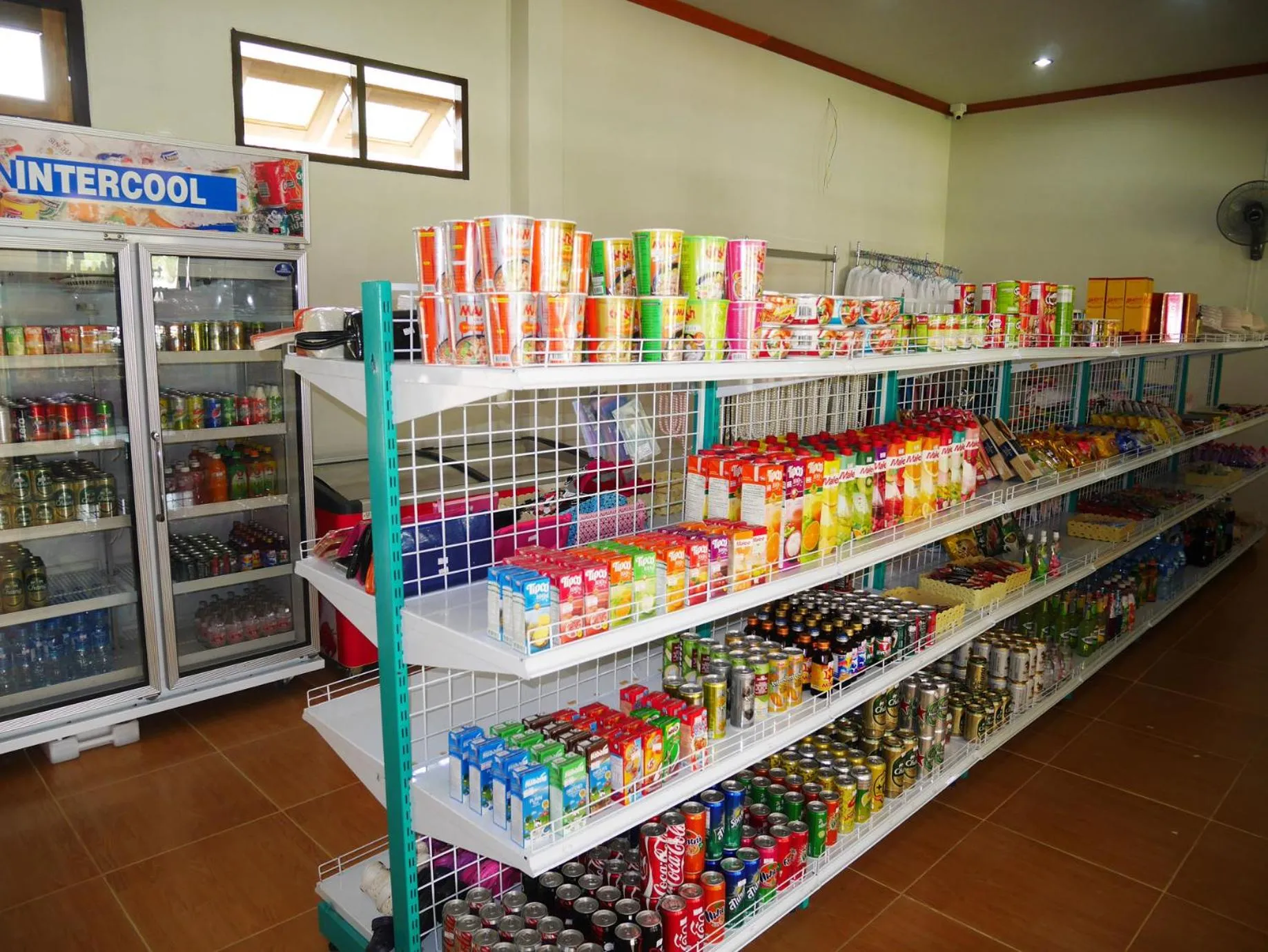 On-site shops in The Sunset Beach Resort - Koh Kho Khao