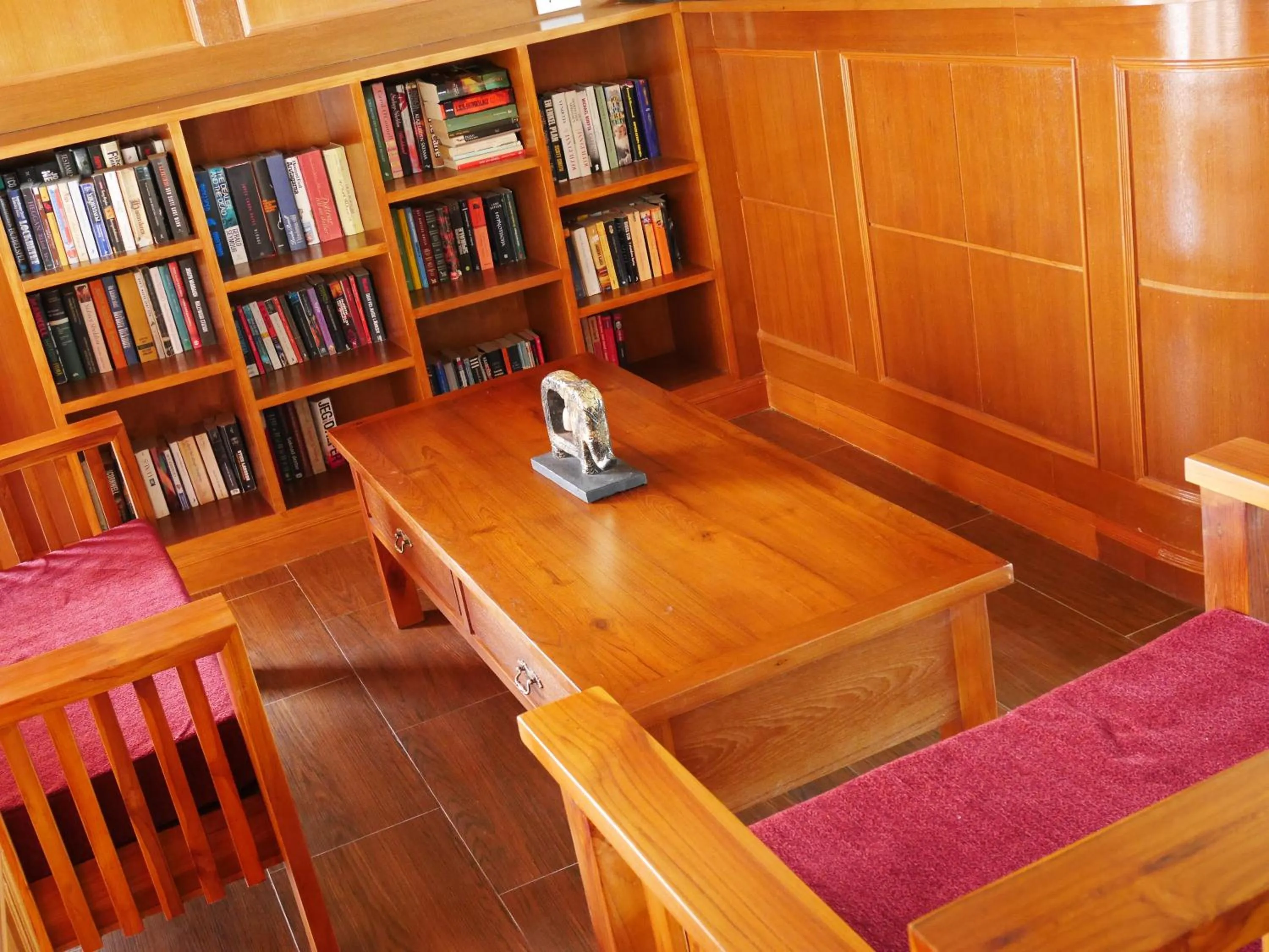 Library in The Sunset Beach Resort - Koh Kho Khao