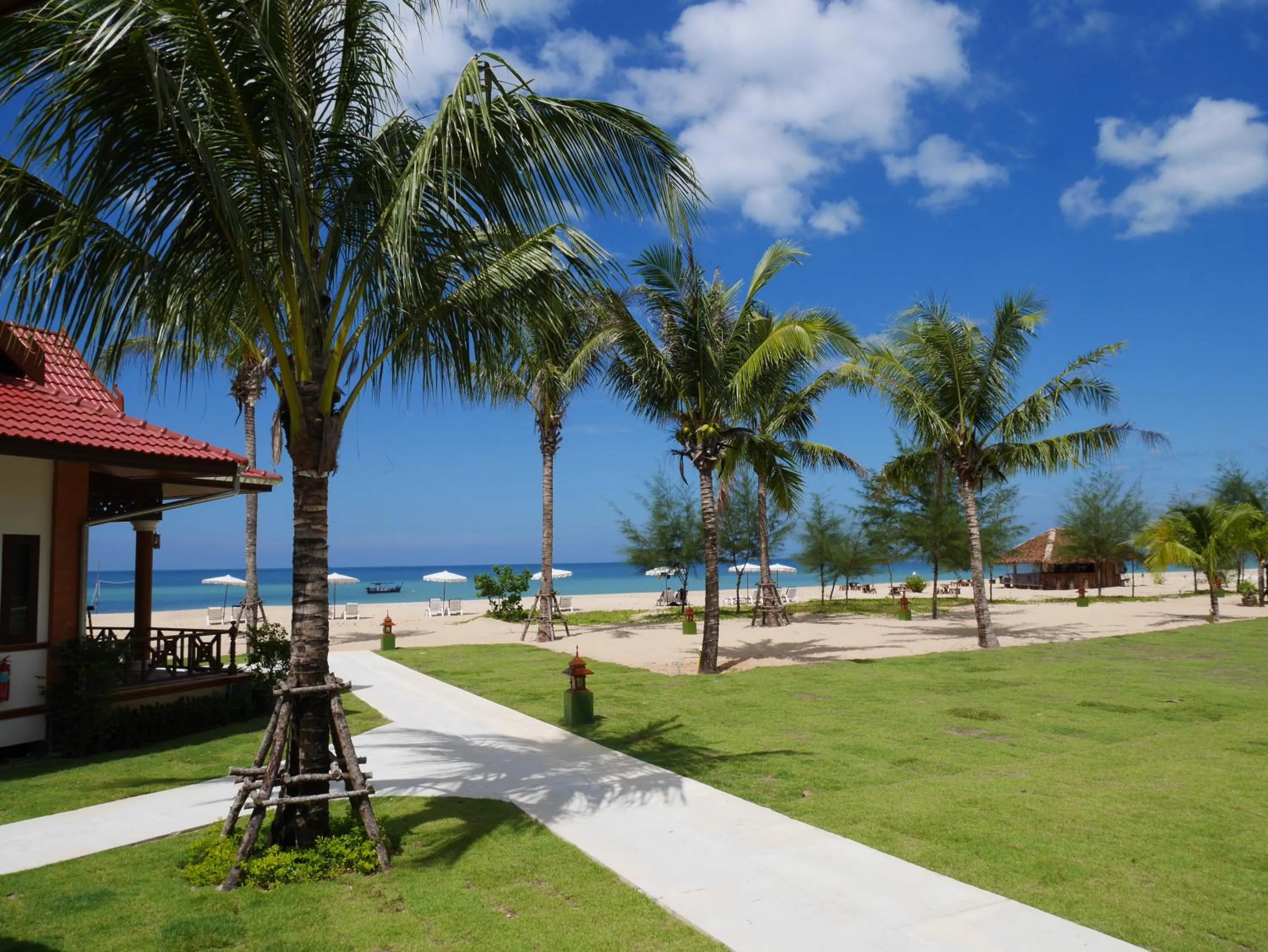 Garden in The Sunset Beach Resort - Koh Kho Khao