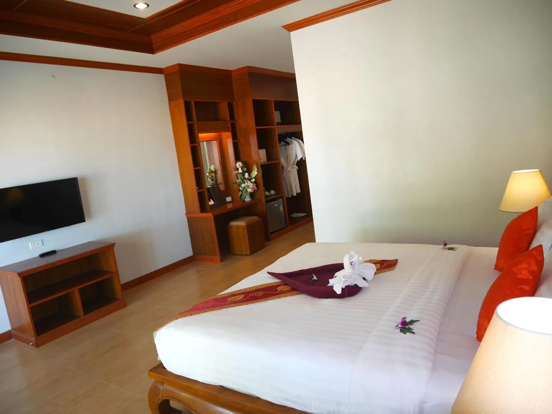 Photo of the whole room, Bed in The Sunset Beach Resort - Koh Kho Khao