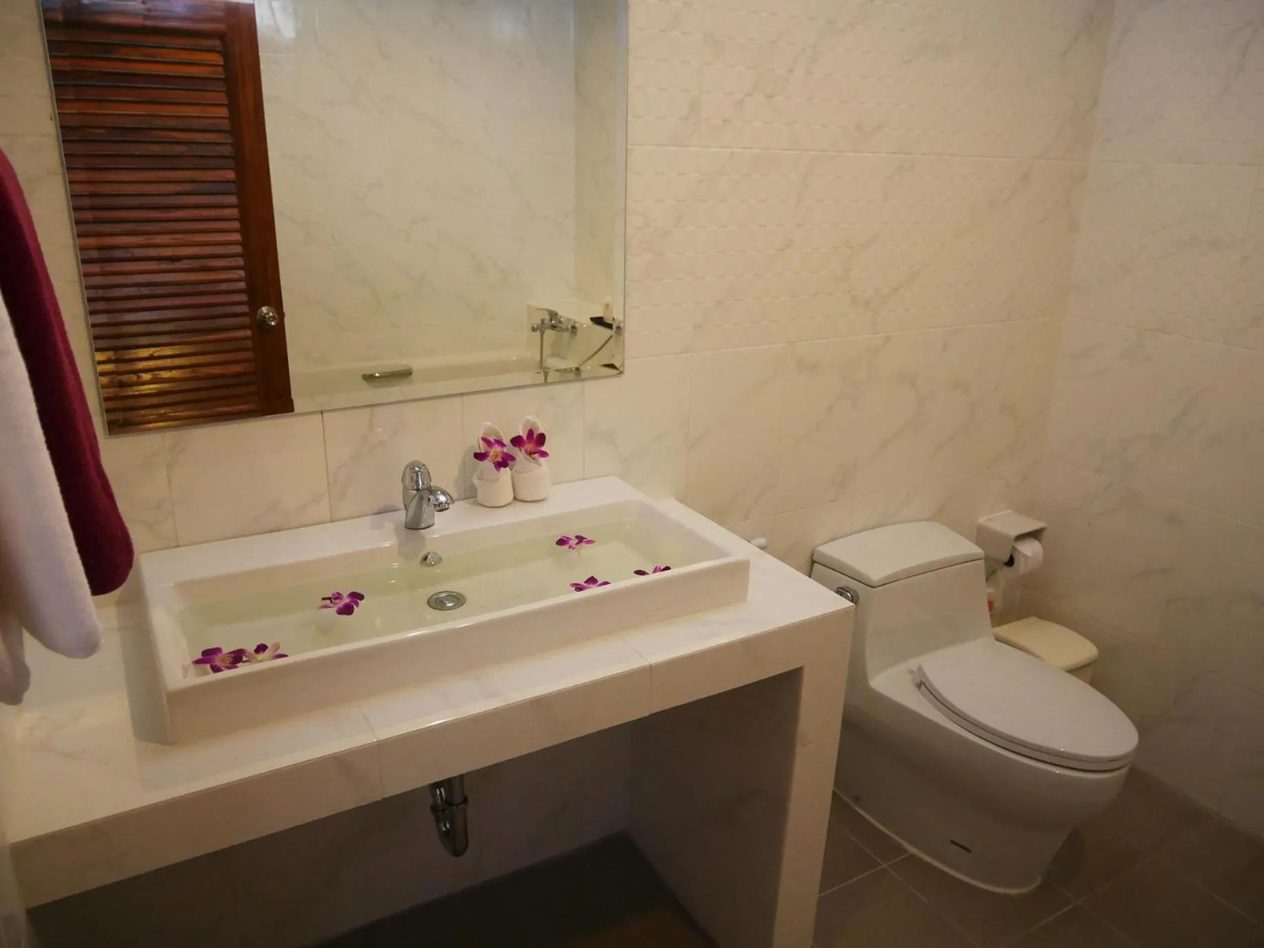 Shower in The Sunset Beach Resort - Koh Kho Khao