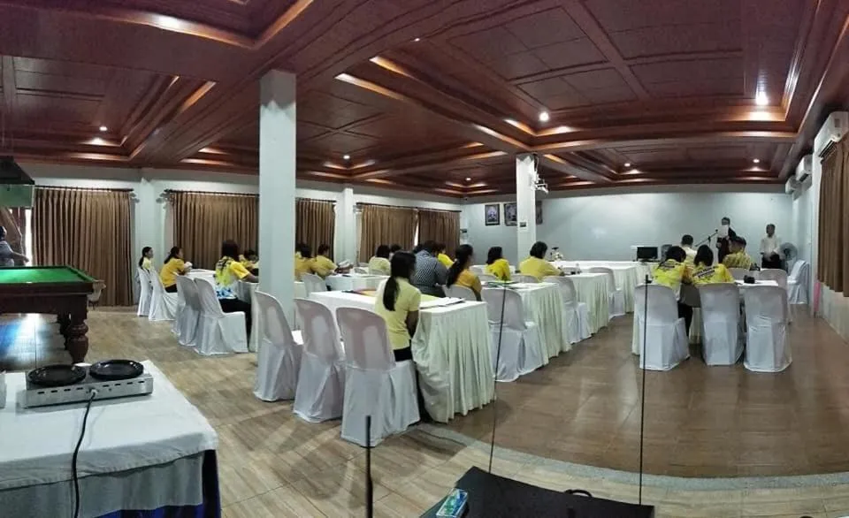 group of guests in The Sunset Beach Resort - Koh Kho Khao