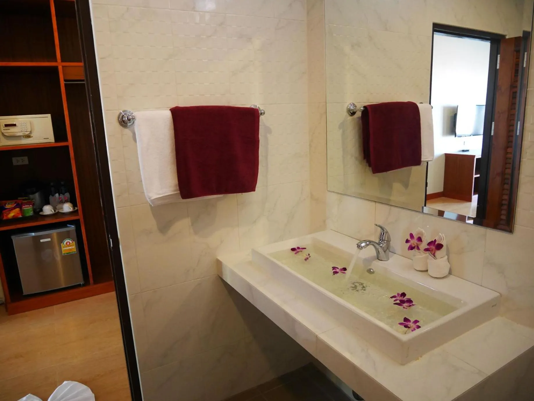Bathroom in The Sunset Beach Resort - Koh Kho Khao