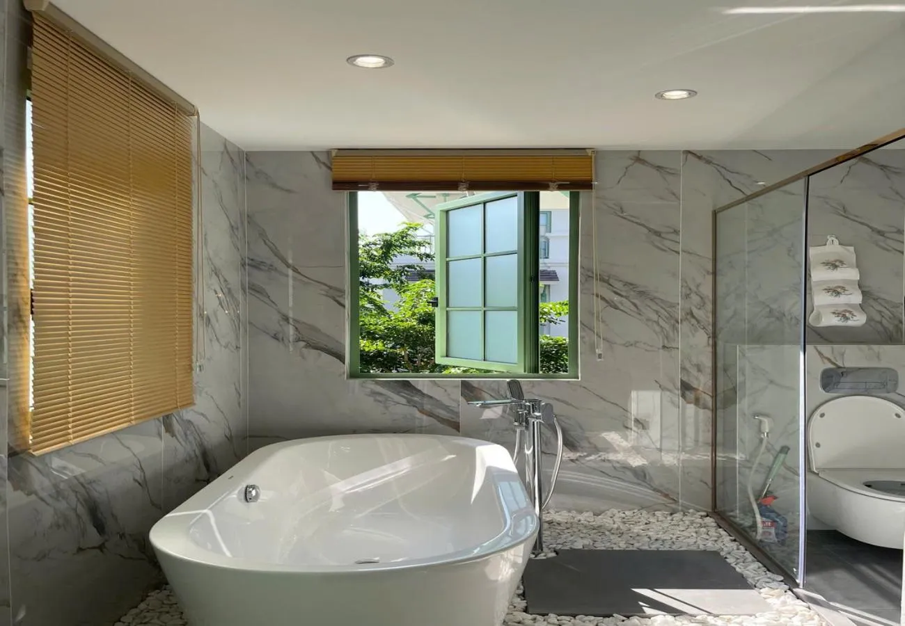 Bath in Elyday Apartment Hillside Phu Quoc - Sea & Firework view