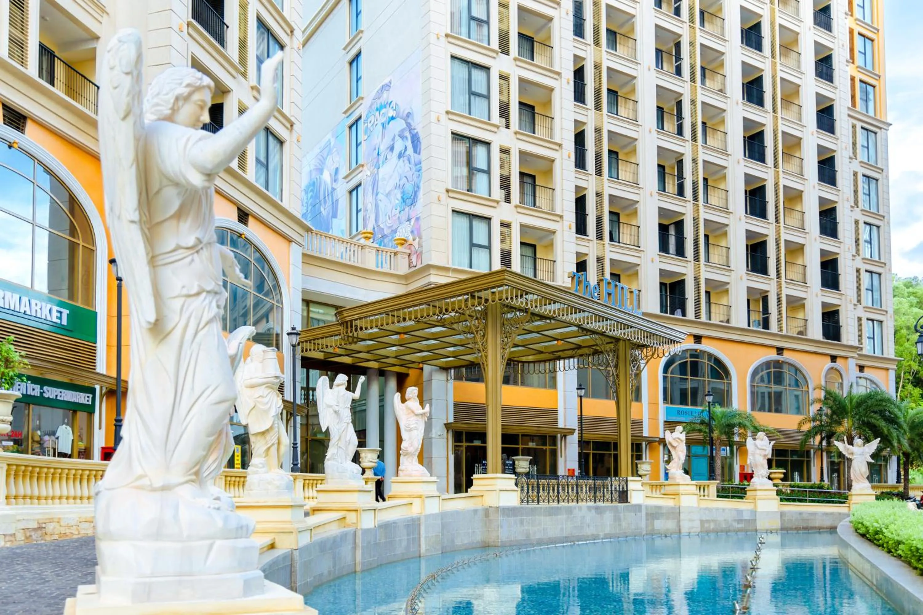 City view in Elyday Apartment Hillside Phu Quoc - Sea & Firework view