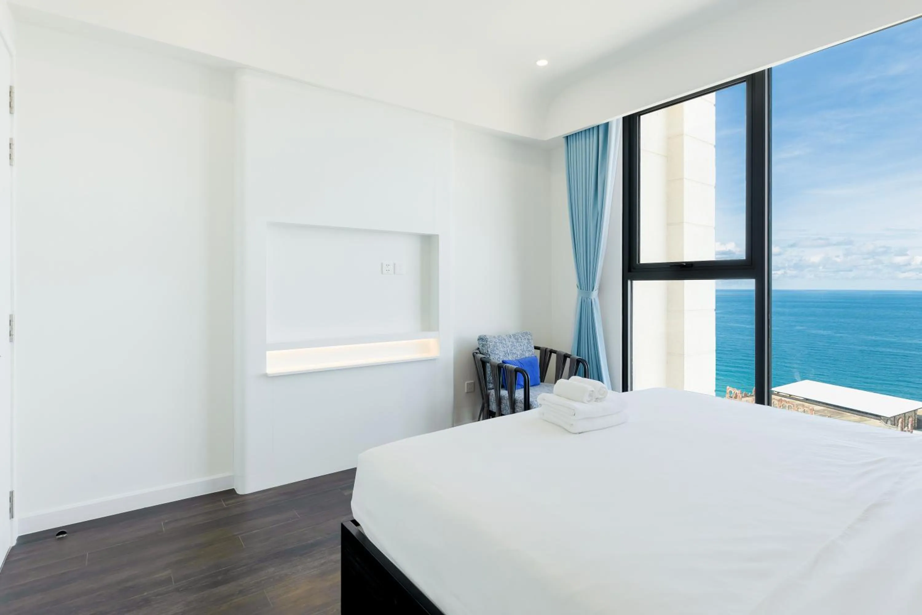 Bed in Elyday Apartment Hillside Phu Quoc - Sea & Firework view