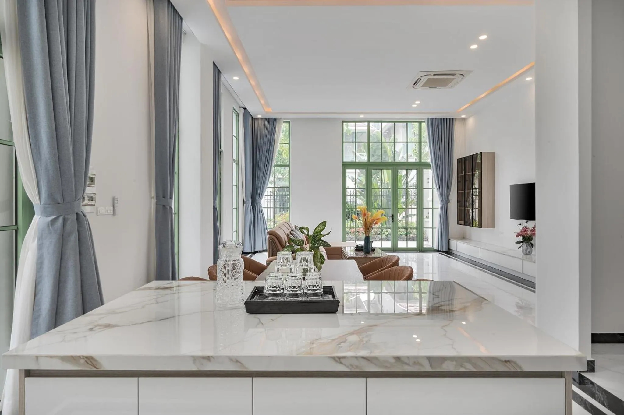 TV and multimedia in Elyday Apartment Hillside Phu Quoc - Sea & Firework view