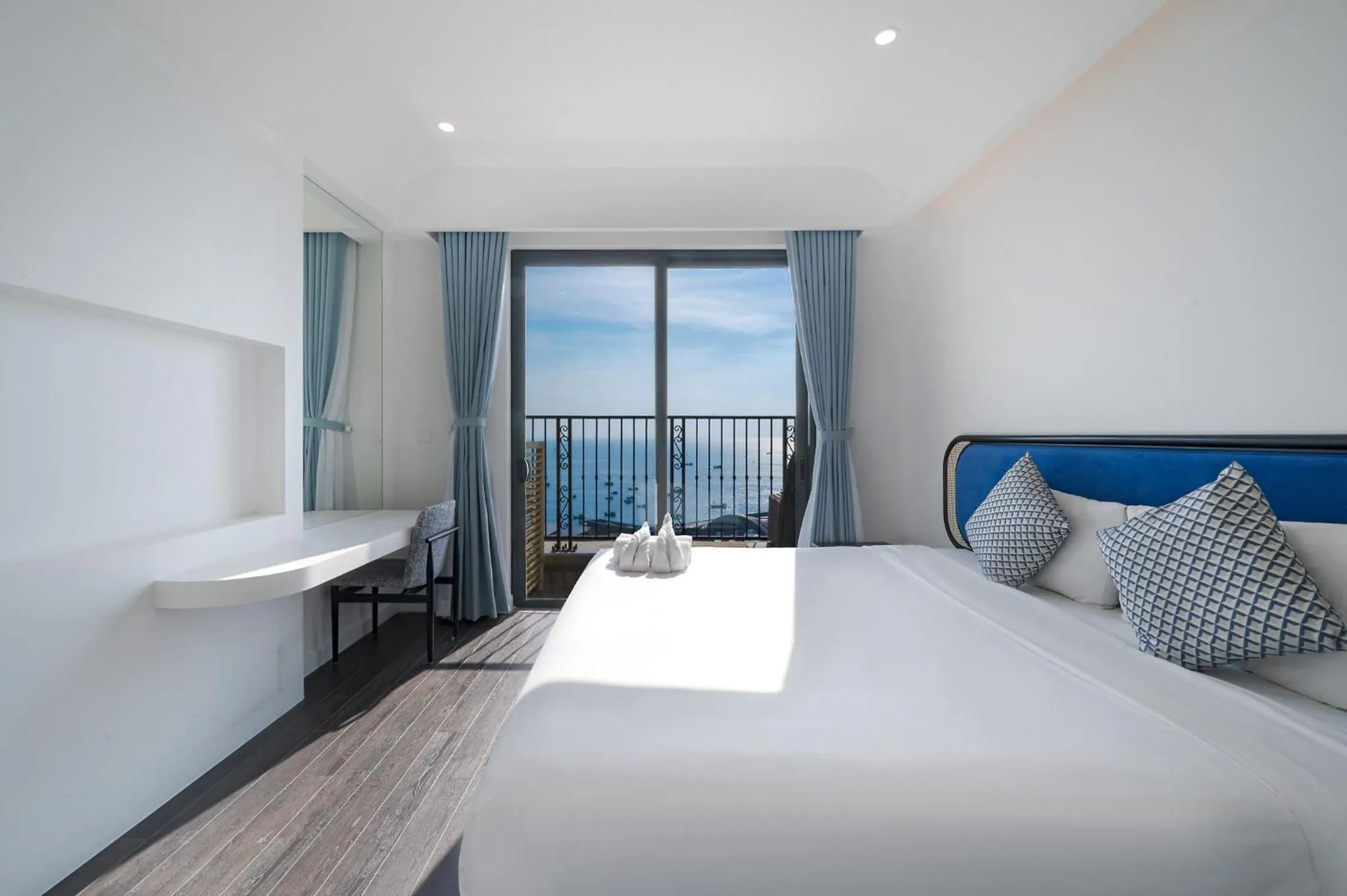 Bedroom, Bed in Elyday Apartment Hillside Phu Quoc - Sea & Firework view