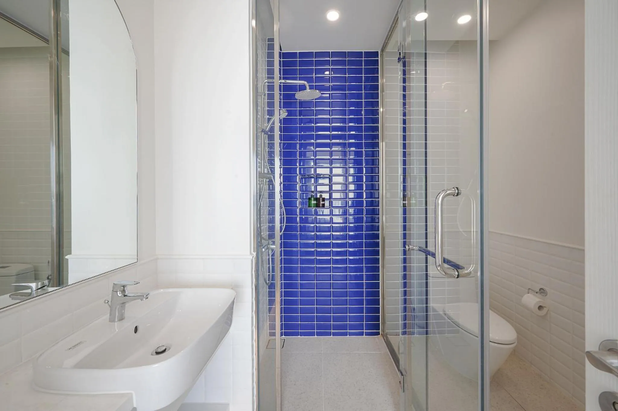 Bathroom in Elyday Apartment Hillside Phu Quoc - Sea & Firework view