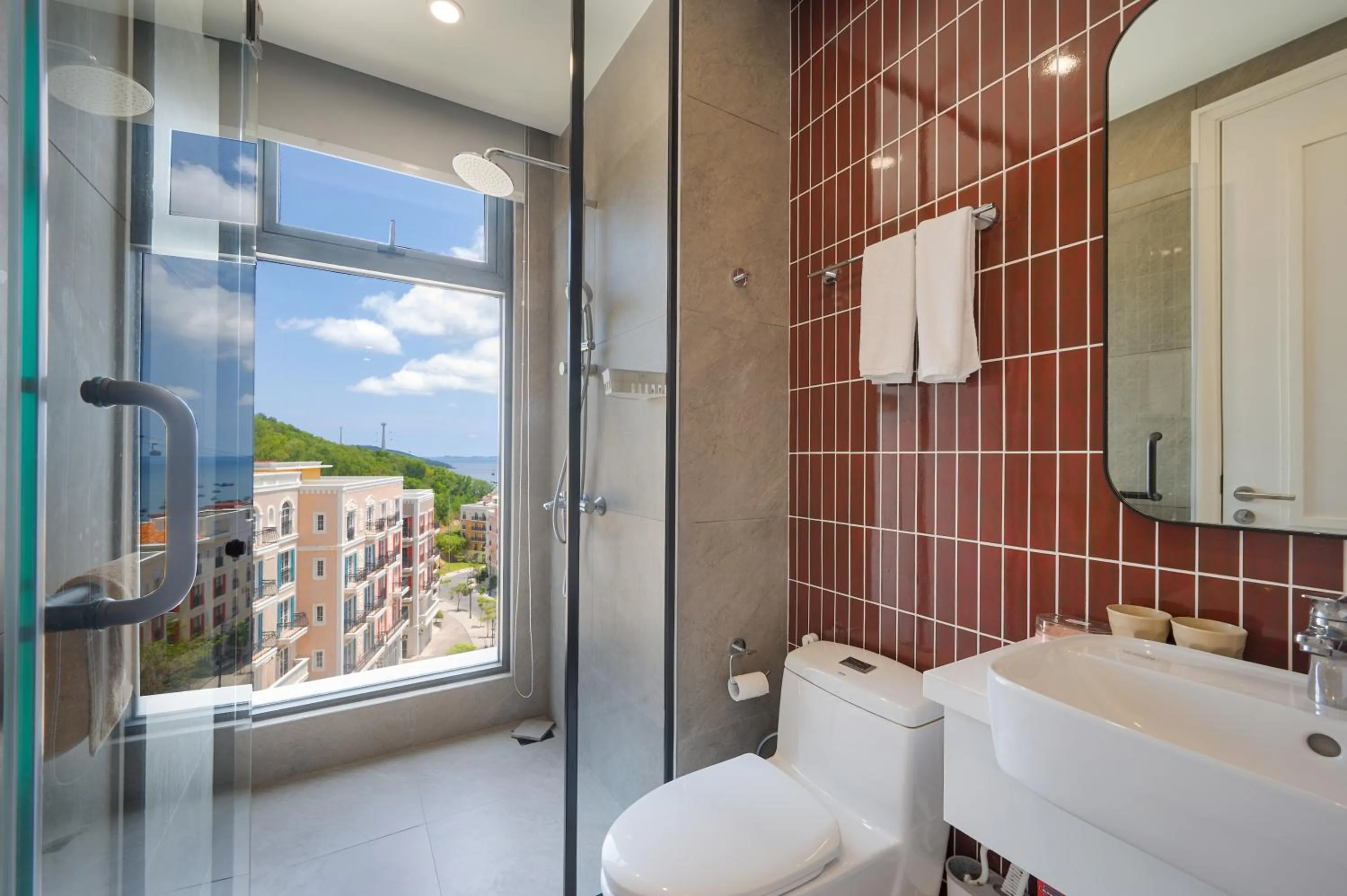 Shower in Elyday Apartment Hillside Phu Quoc - Sea & Firework view