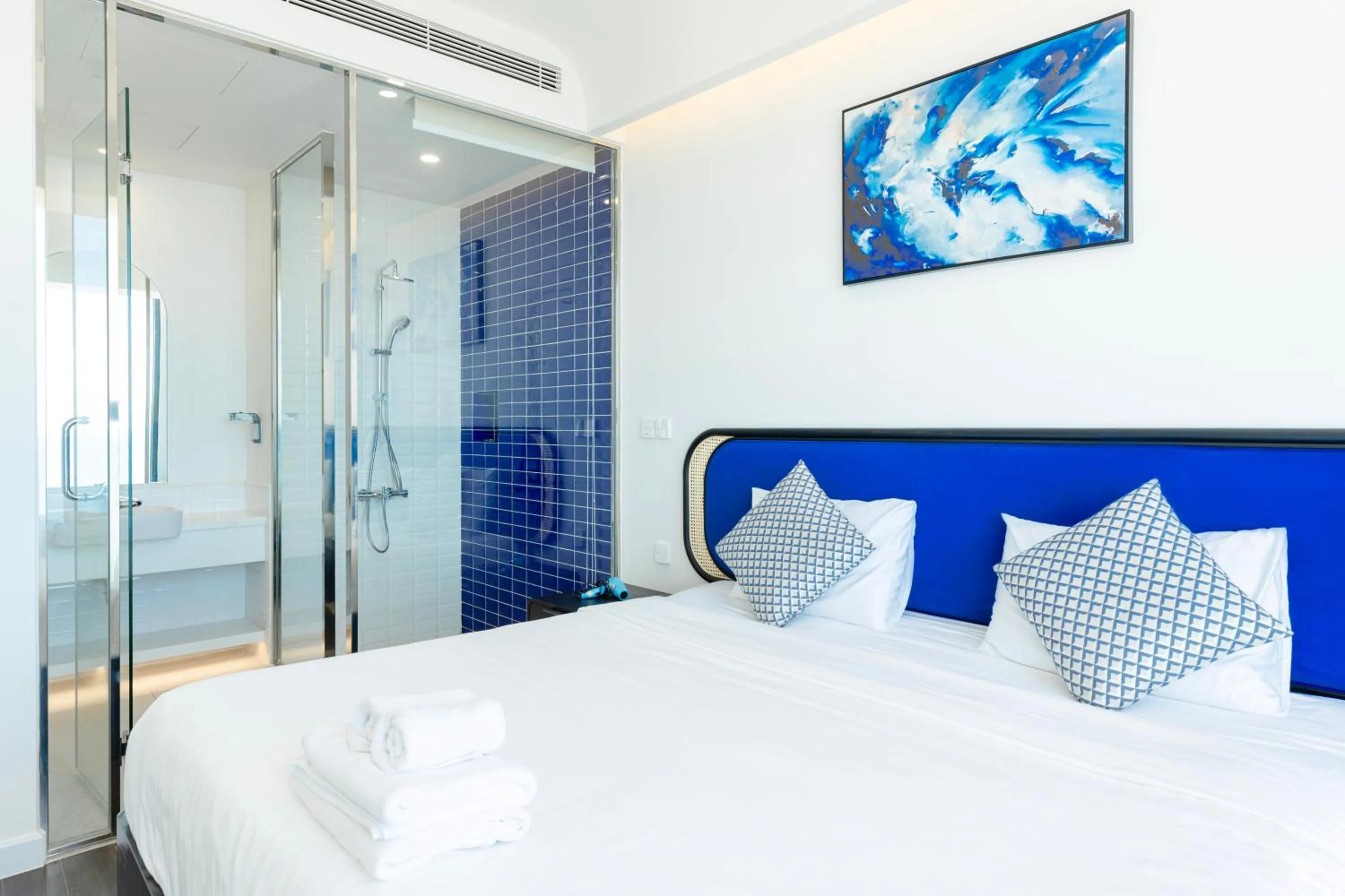 Bed in Elyday Apartment Hillside Phu Quoc - Sea & Firework view