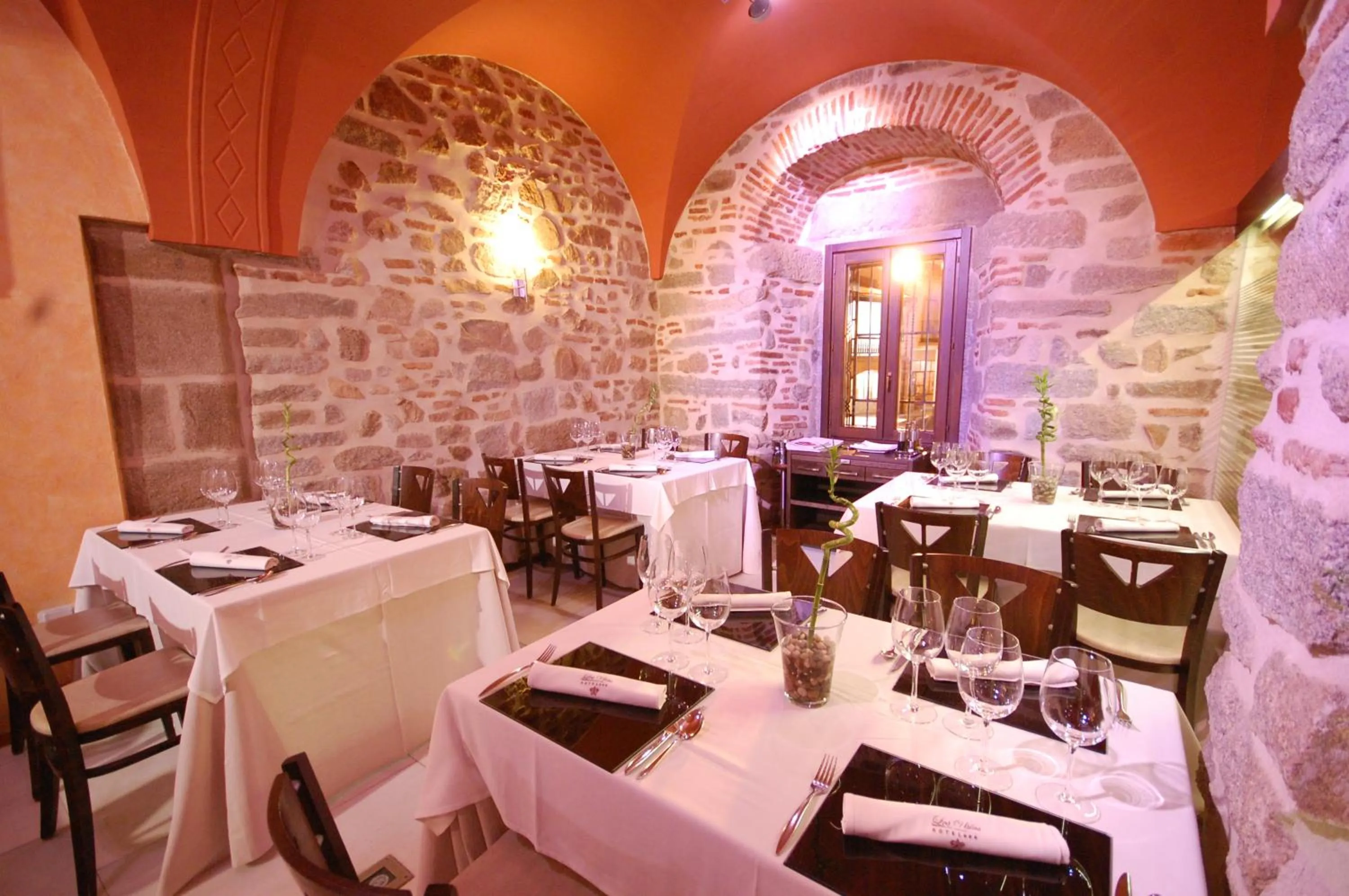 Restaurant/places to eat in Hotel Los Usías