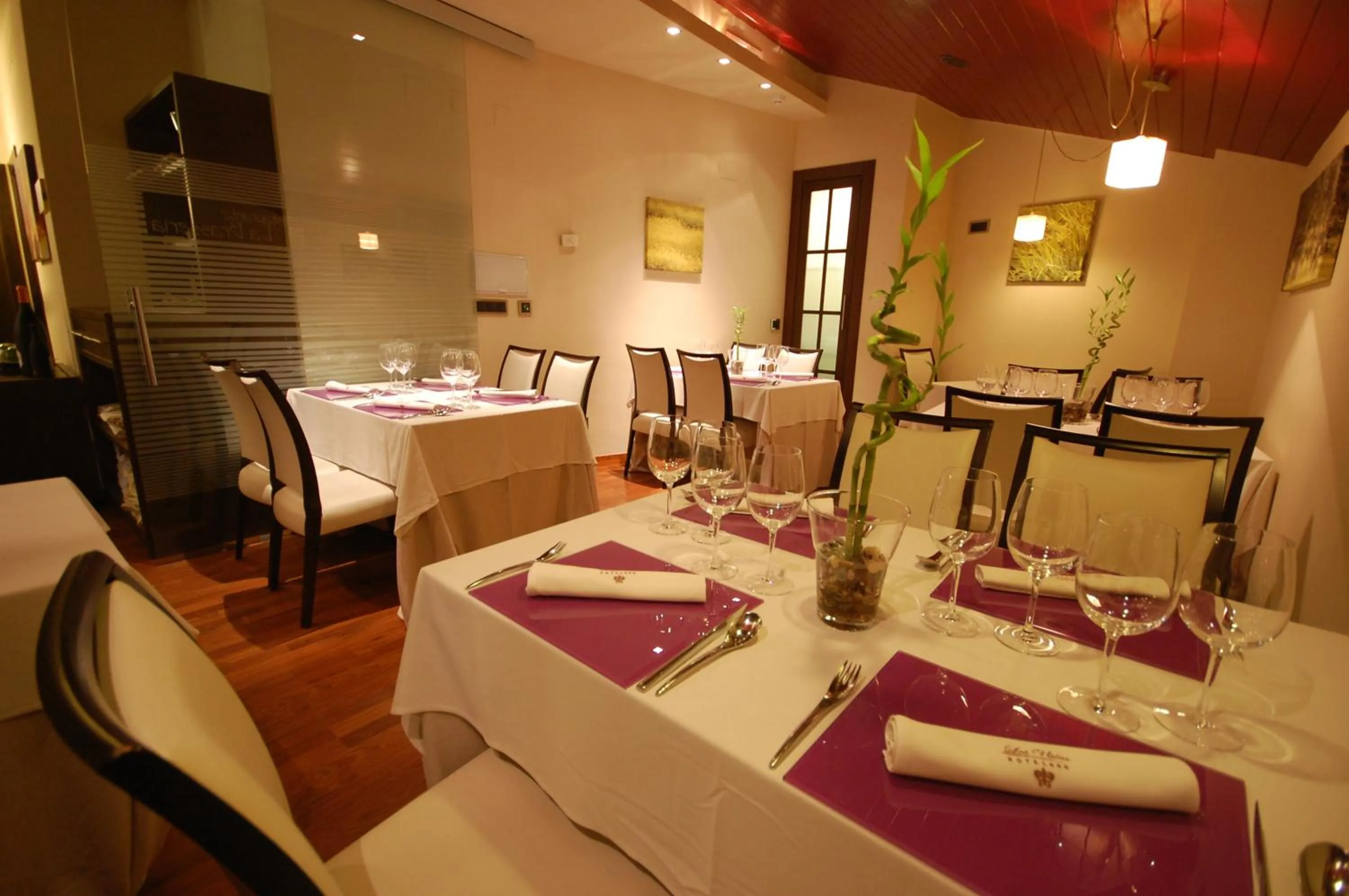 Restaurant/places to eat in Hotel Los Usías