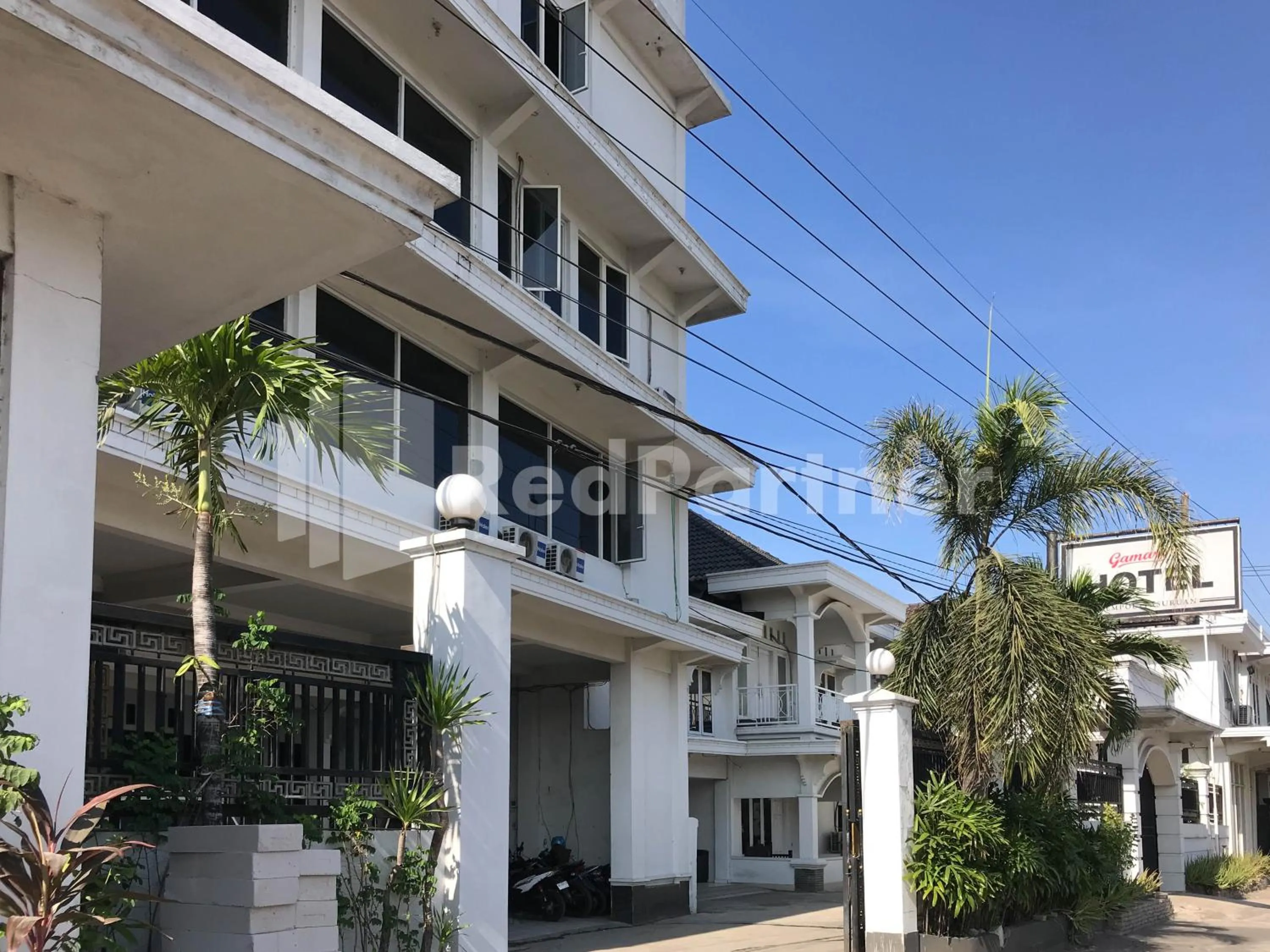 Property building in Hotel Gamary RedPartner Sidorejo