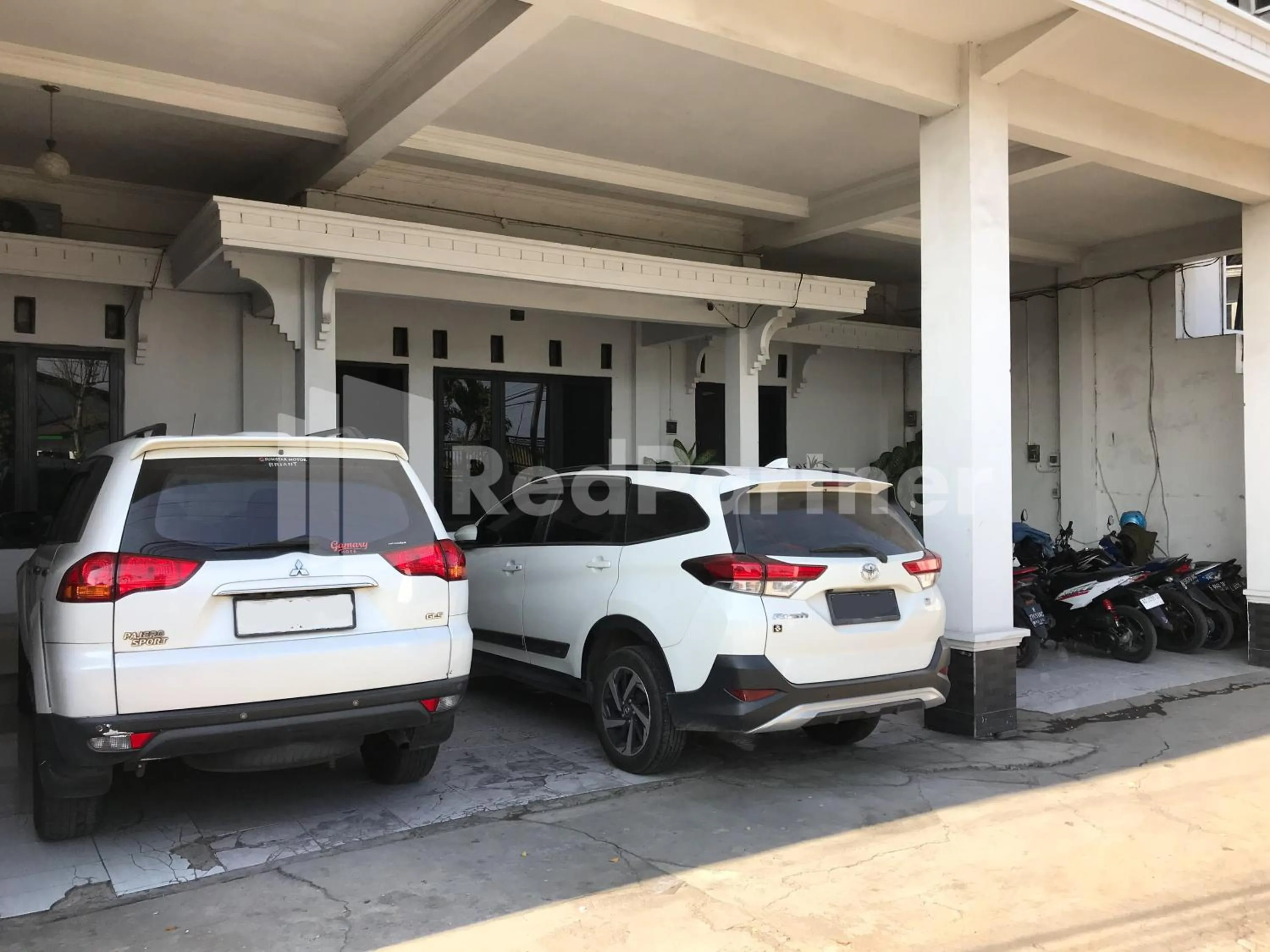 Parking in Hotel Gamary RedPartner Sidorejo