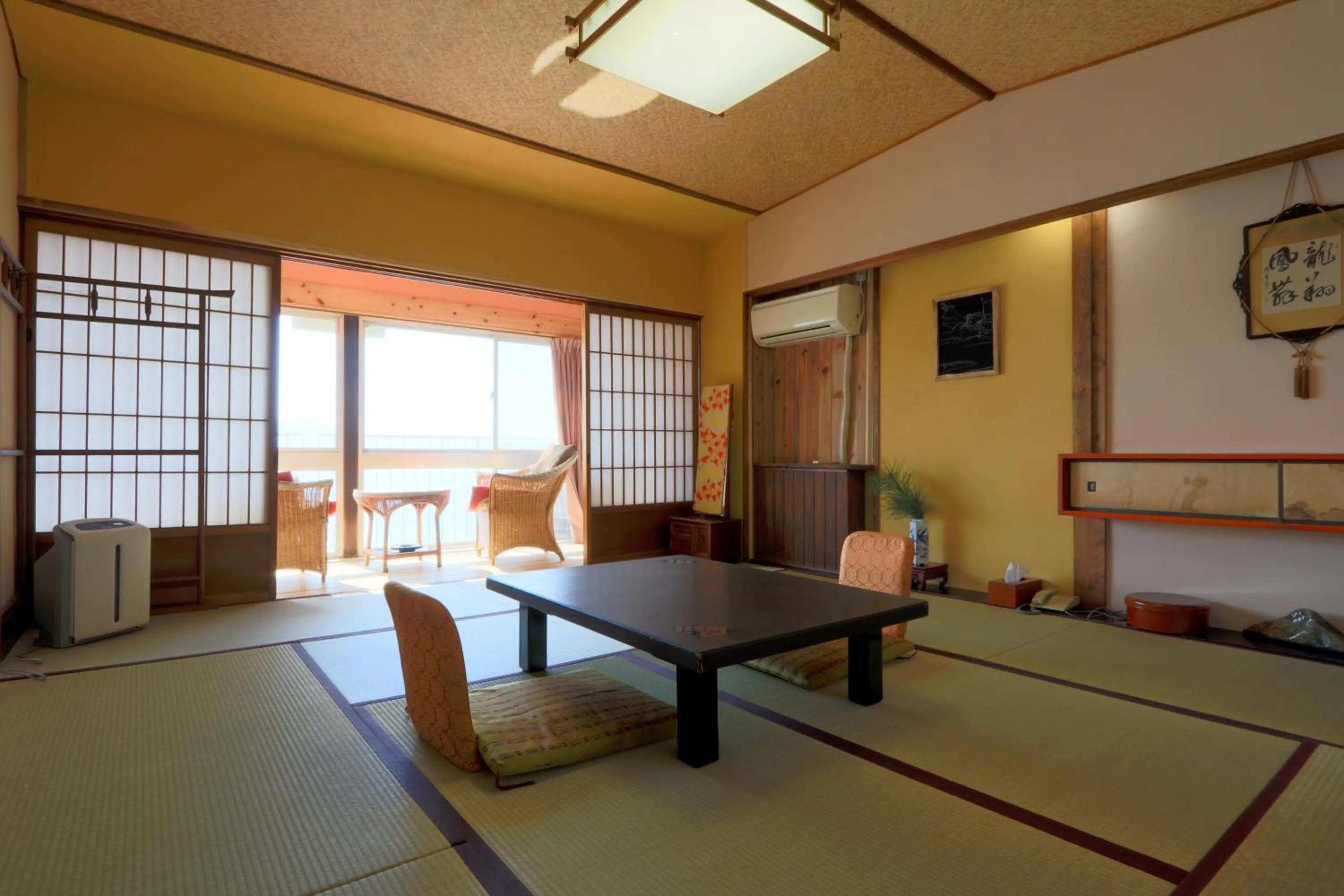 Photo of the whole room in Kimuraya