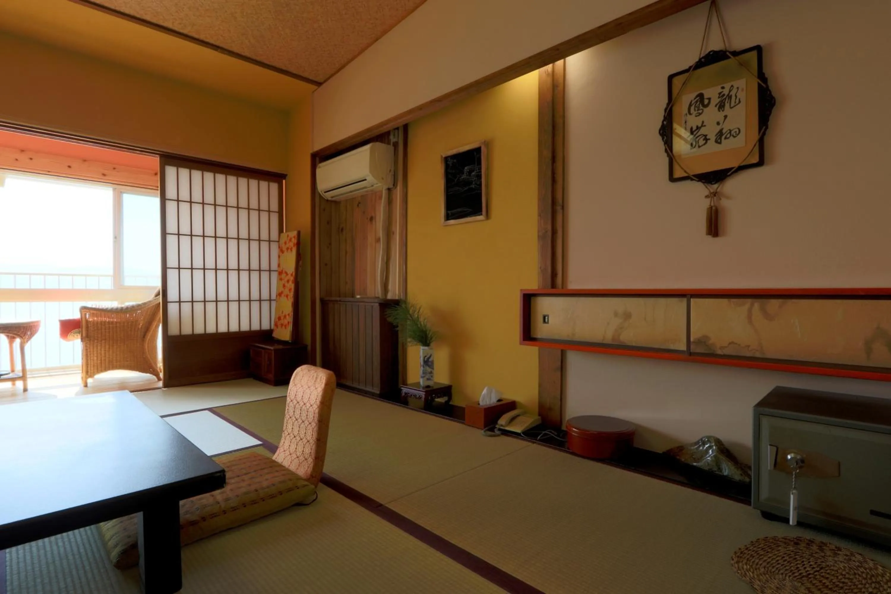 Photo of the whole room in Kimuraya