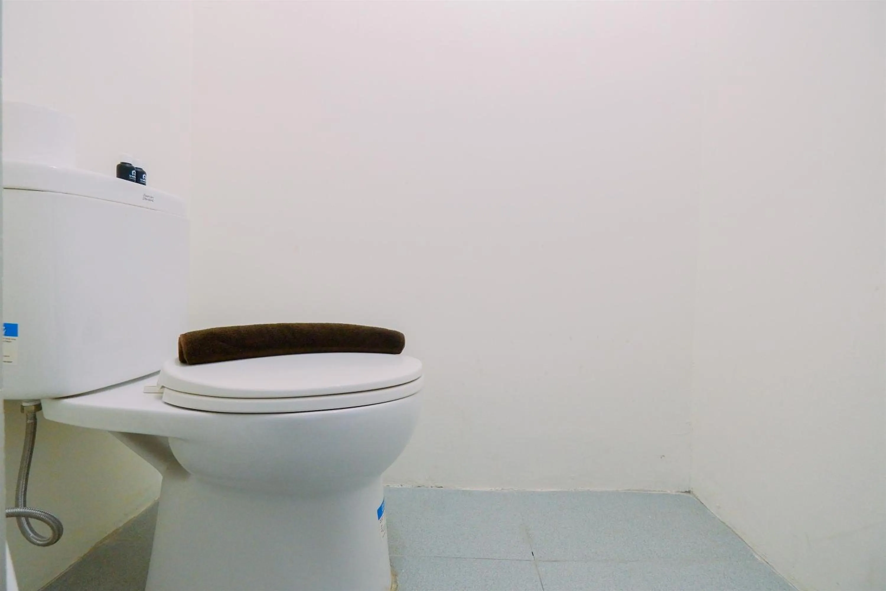 Warm and Cozy Living 2BR Bogorienze Apartment By Travelio