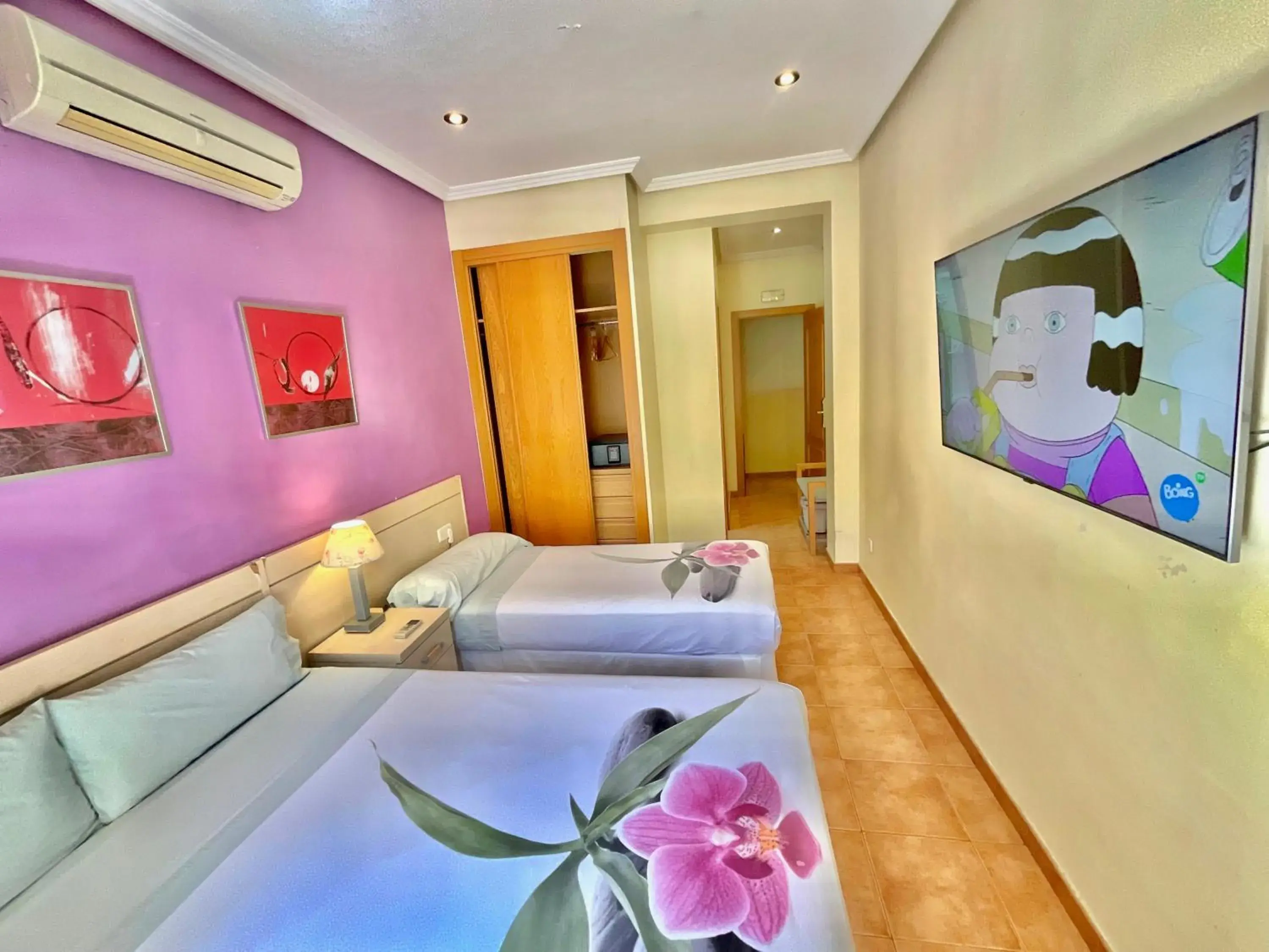 Triple Room (2 Adults + 1 Child) in Luz Madrid Rooms Triple Room (2 Adults + 1 Child) in Luz Madrid Rooms