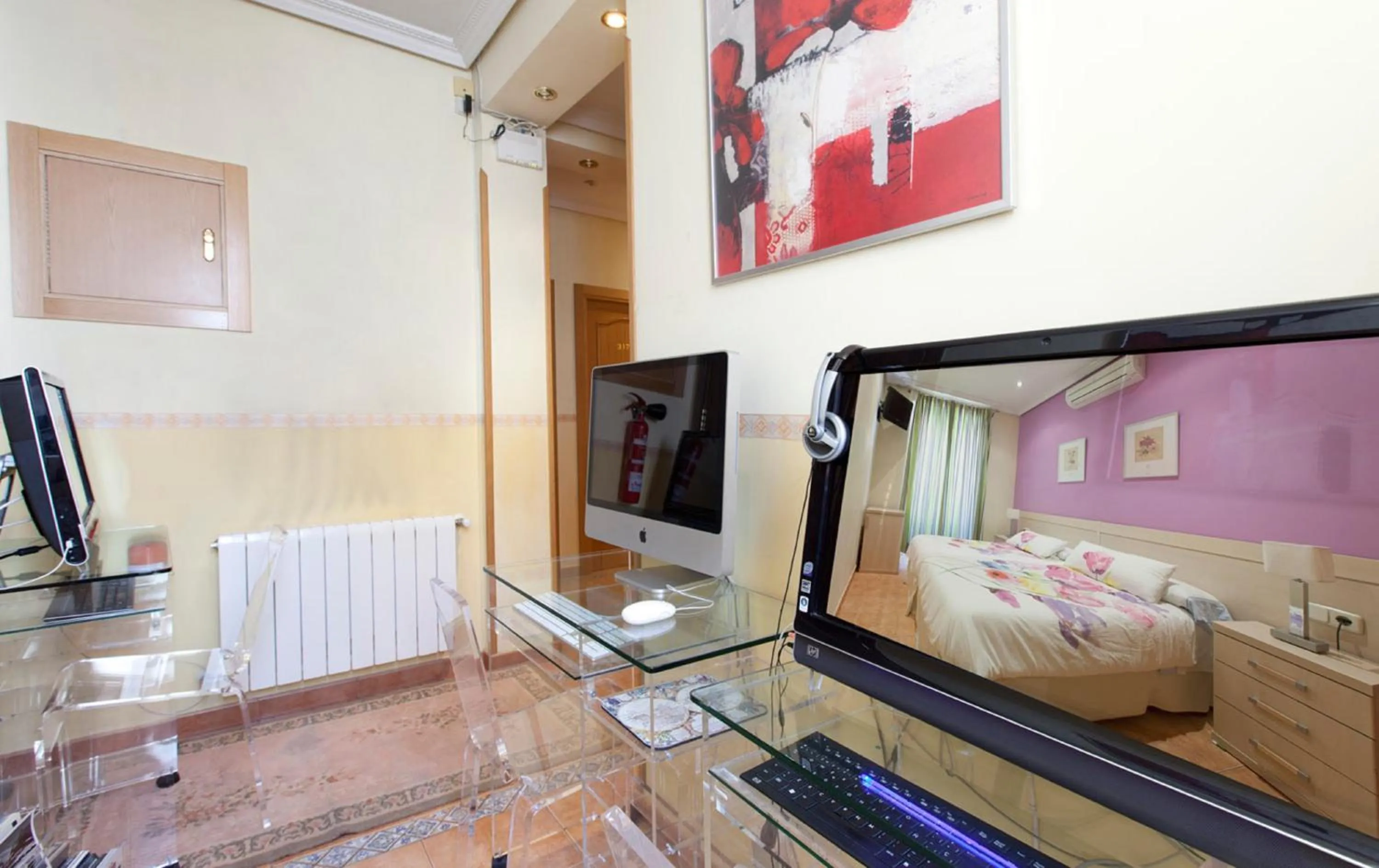 TV and multimedia, Bed in Luz Madrid Rooms